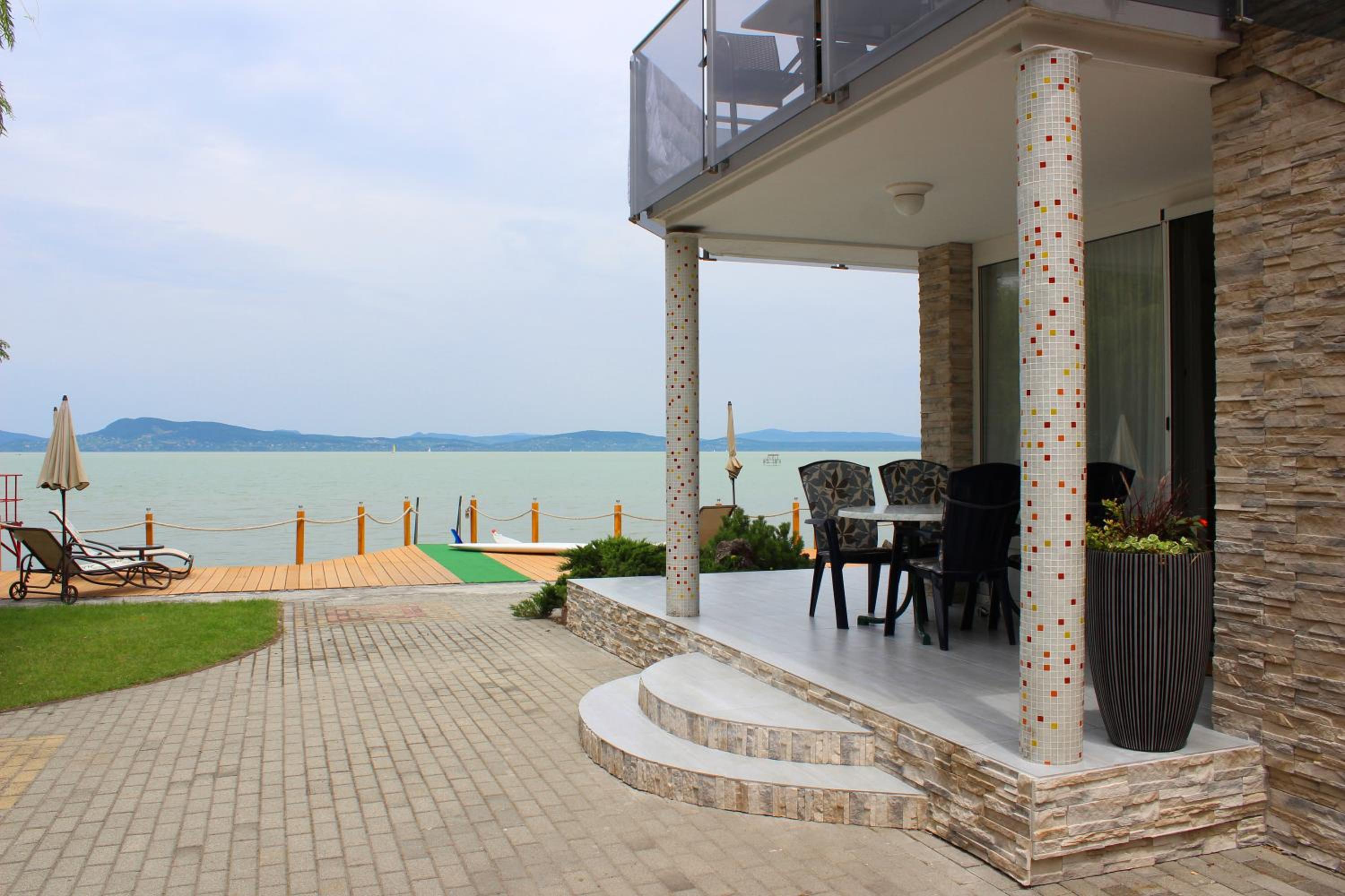 Parton Villa Apartments