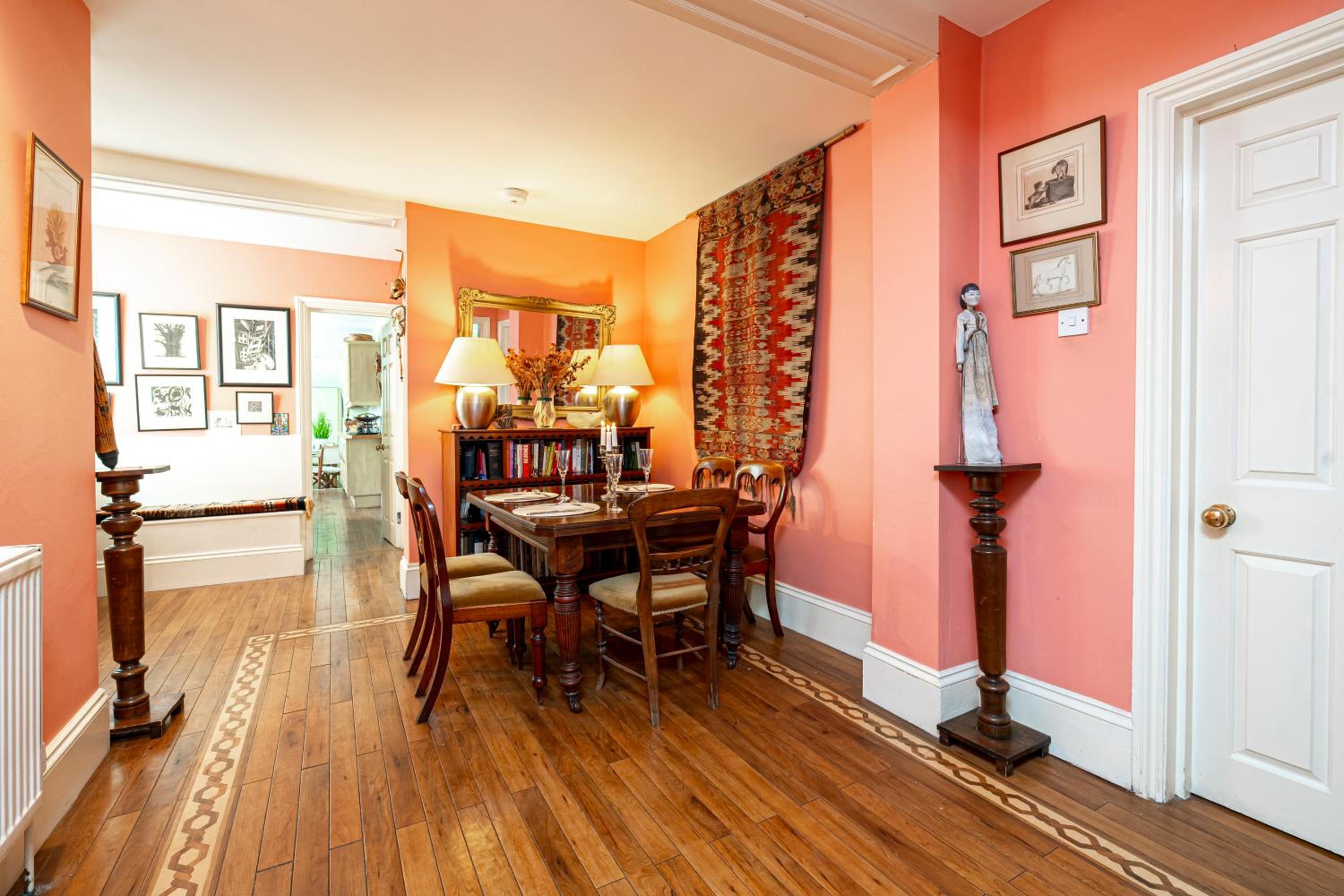 JOIVY Elegant 2 bed near Hampstead and Camden, sleeps 4