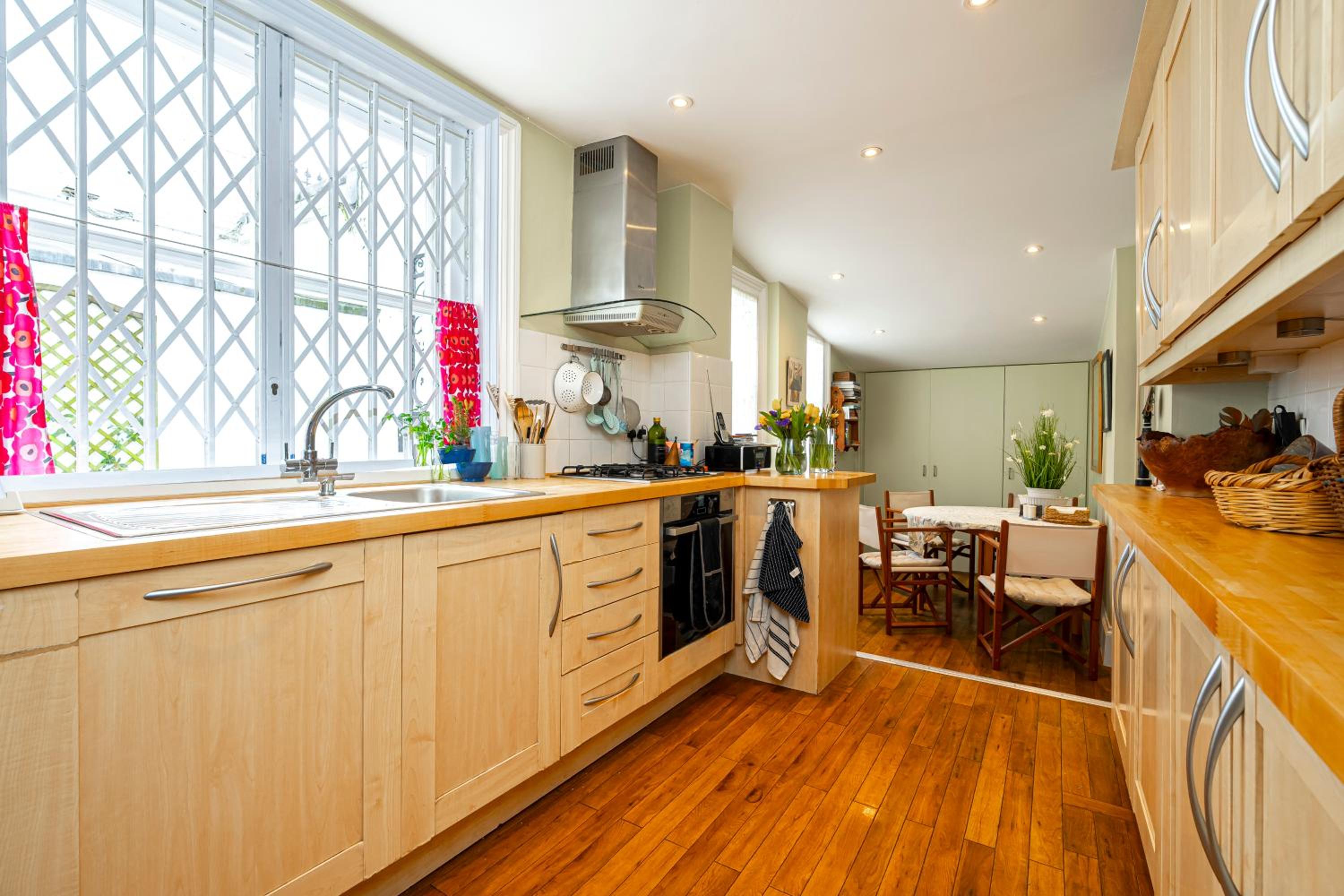 JOIVY Elegant 2 bed near Hampstead and Camden, sleeps 4