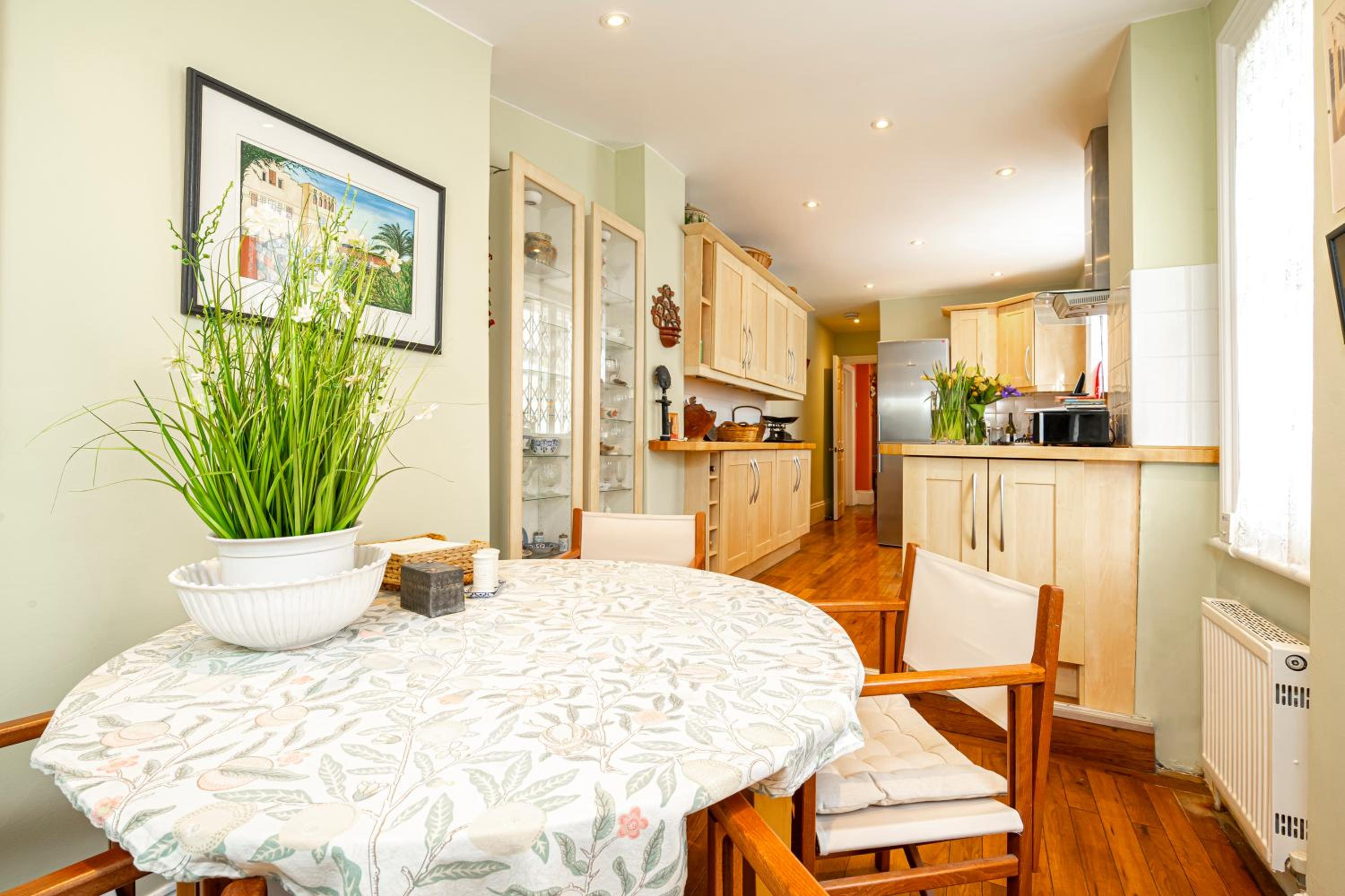 JOIVY Elegant 2 bed near Hampstead and Camden, sleeps 4