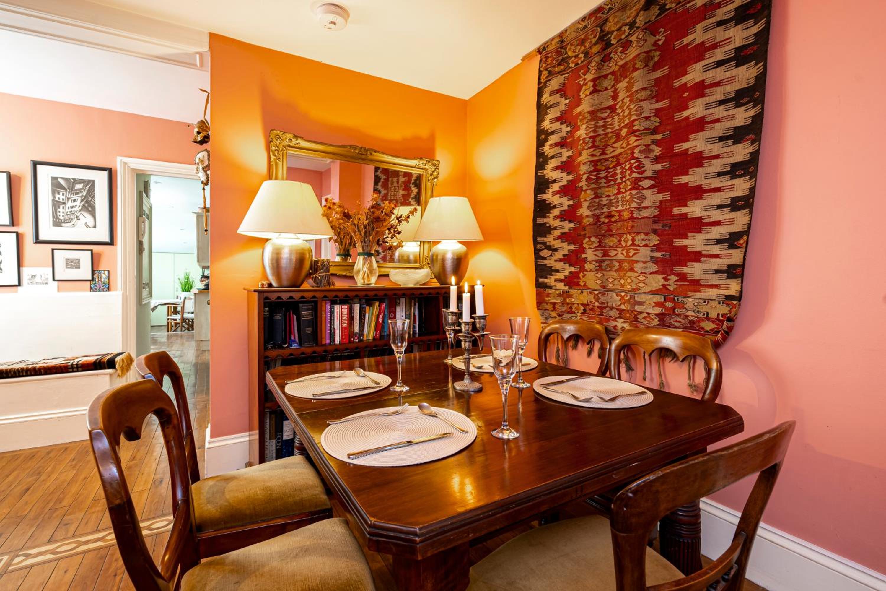 JOIVY Elegant 2 bed near Hampstead and Camden, sleeps 4
