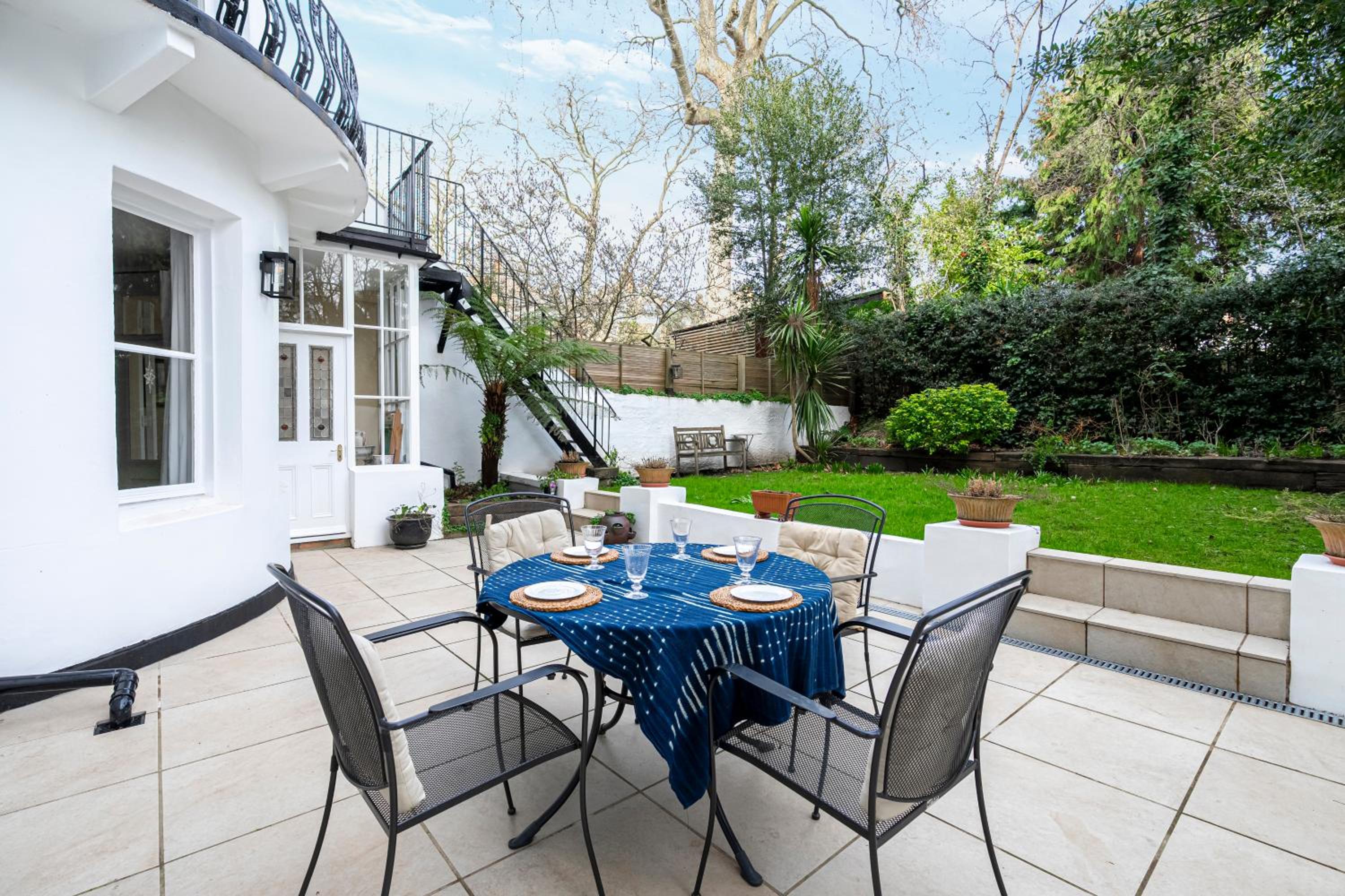 JOIVY Elegant 2 bed near Hampstead and Camden, sleeps 4