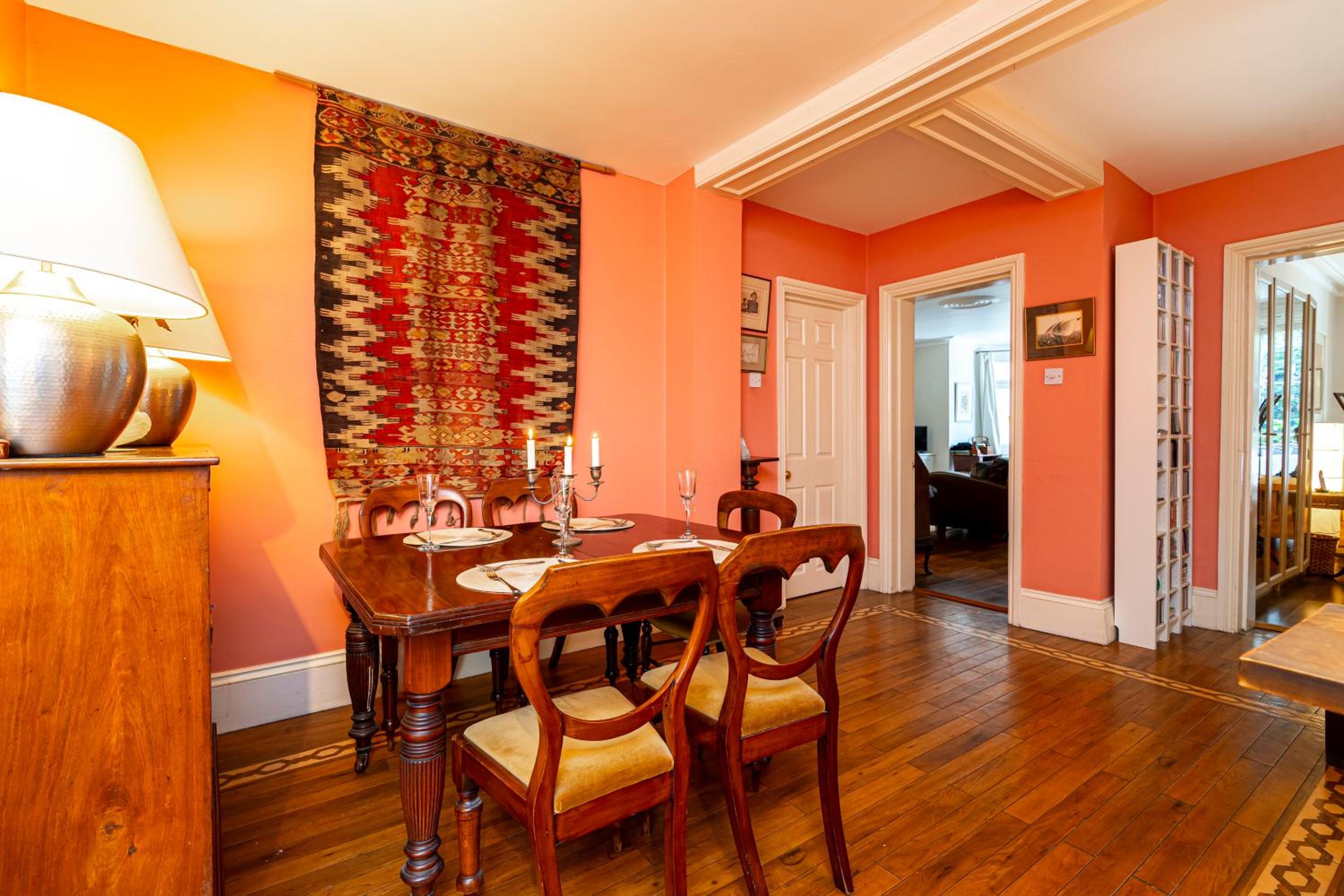JOIVY Elegant 2 bed near Hampstead and Camden, sleeps 4