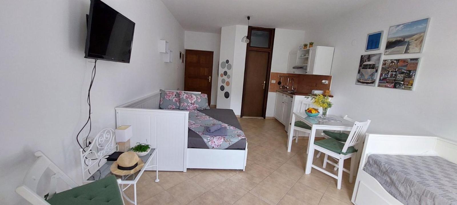 Apartman i Studio Smrikve view 4