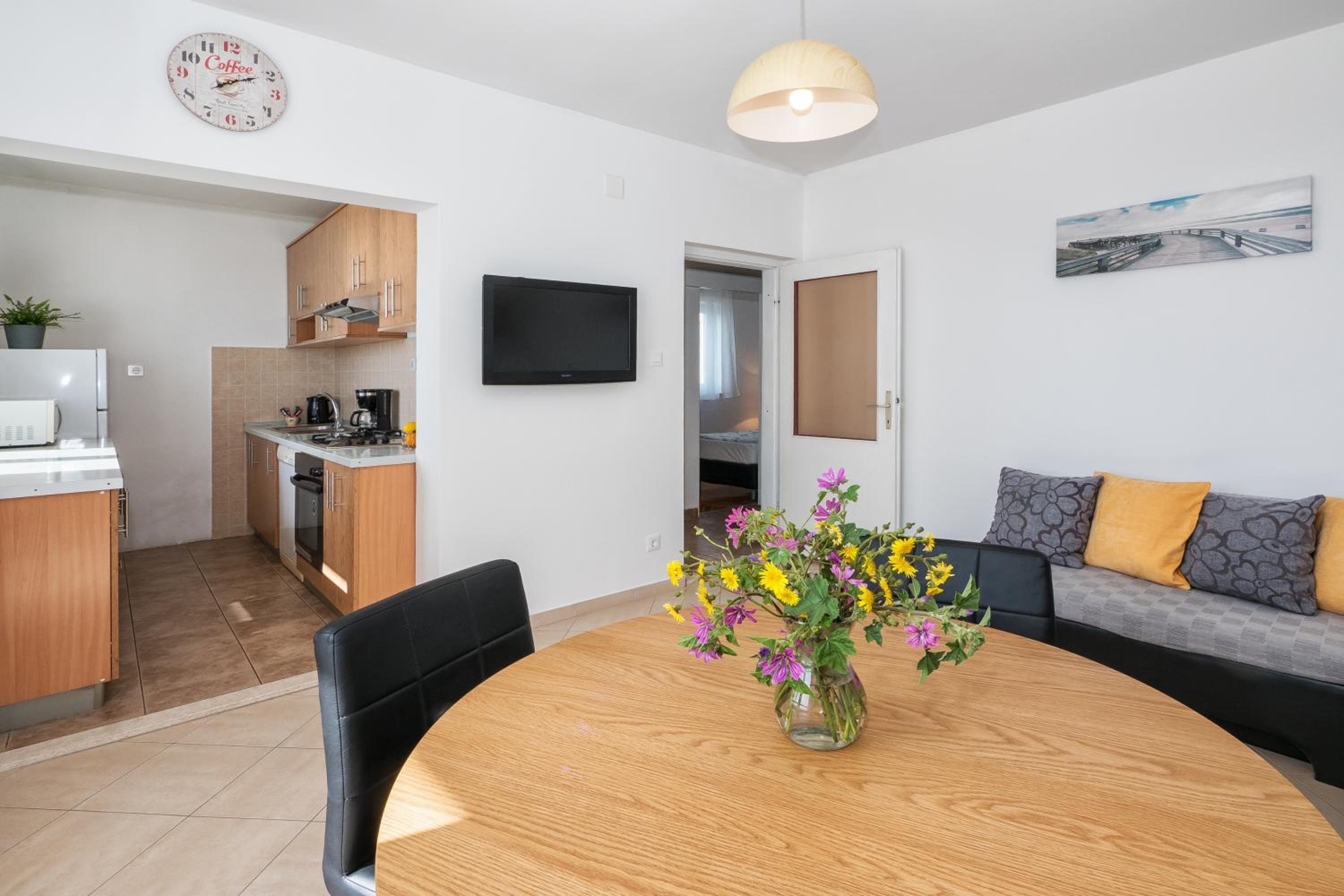 Apartment La Le with big terrace