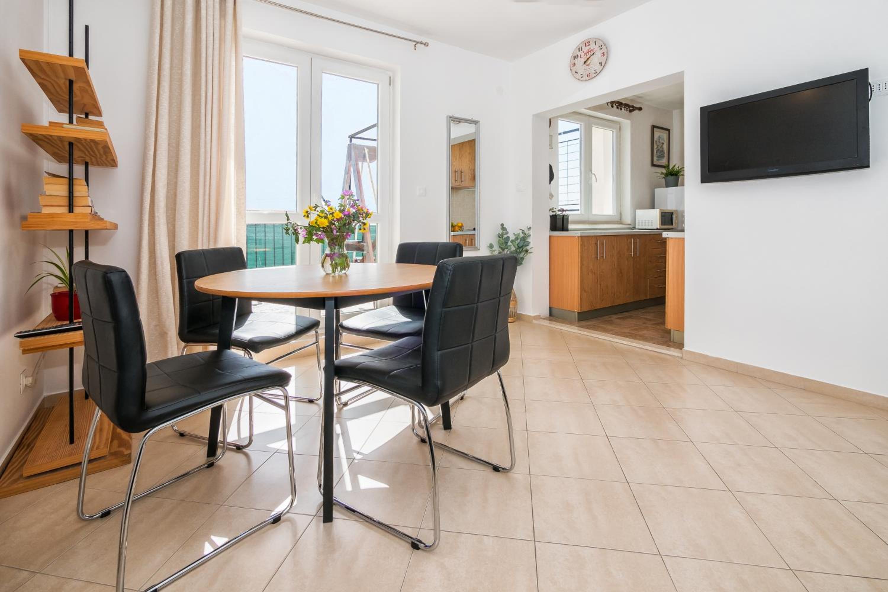 Apartment La Le with big terrace