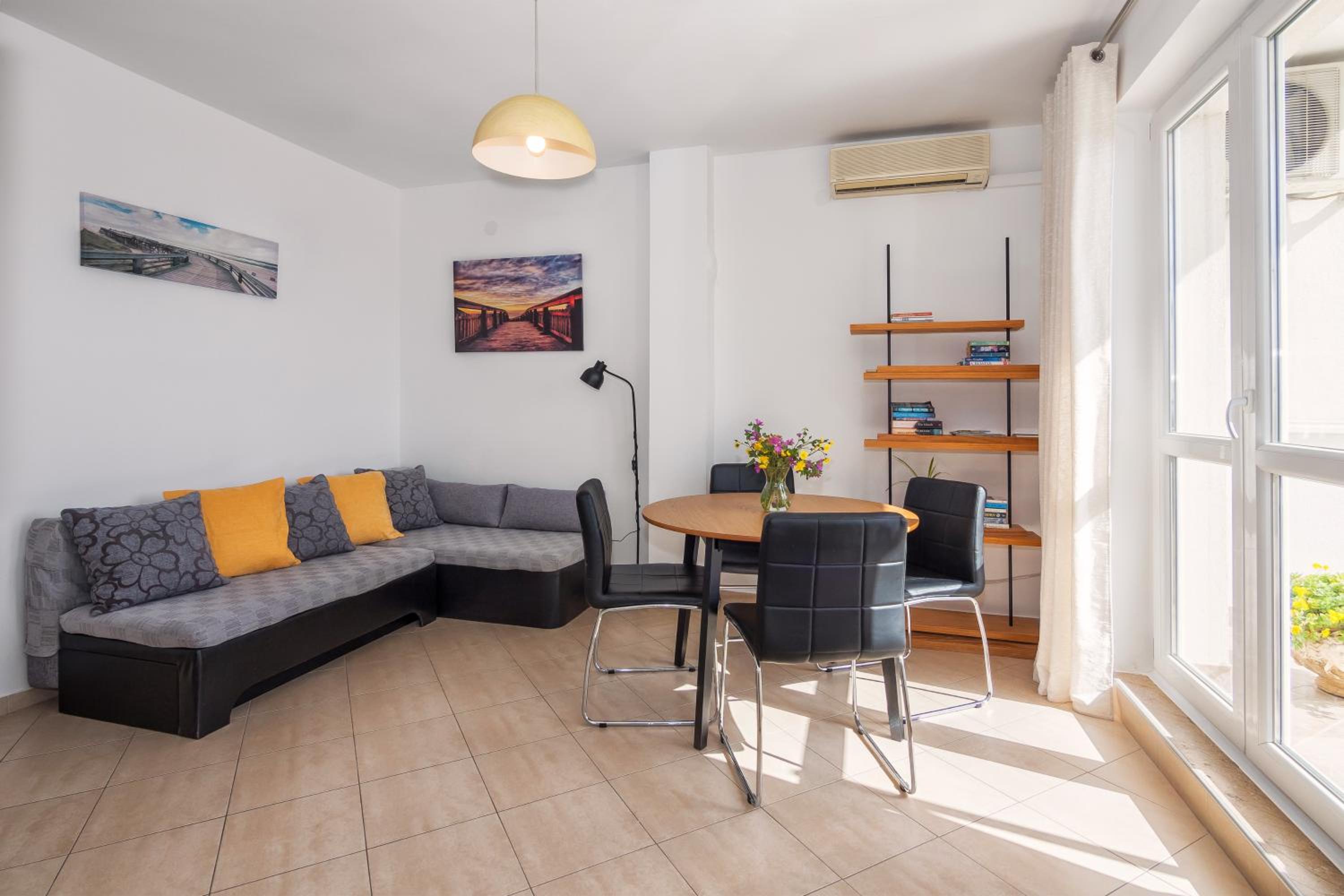Apartment La Le with big terrace