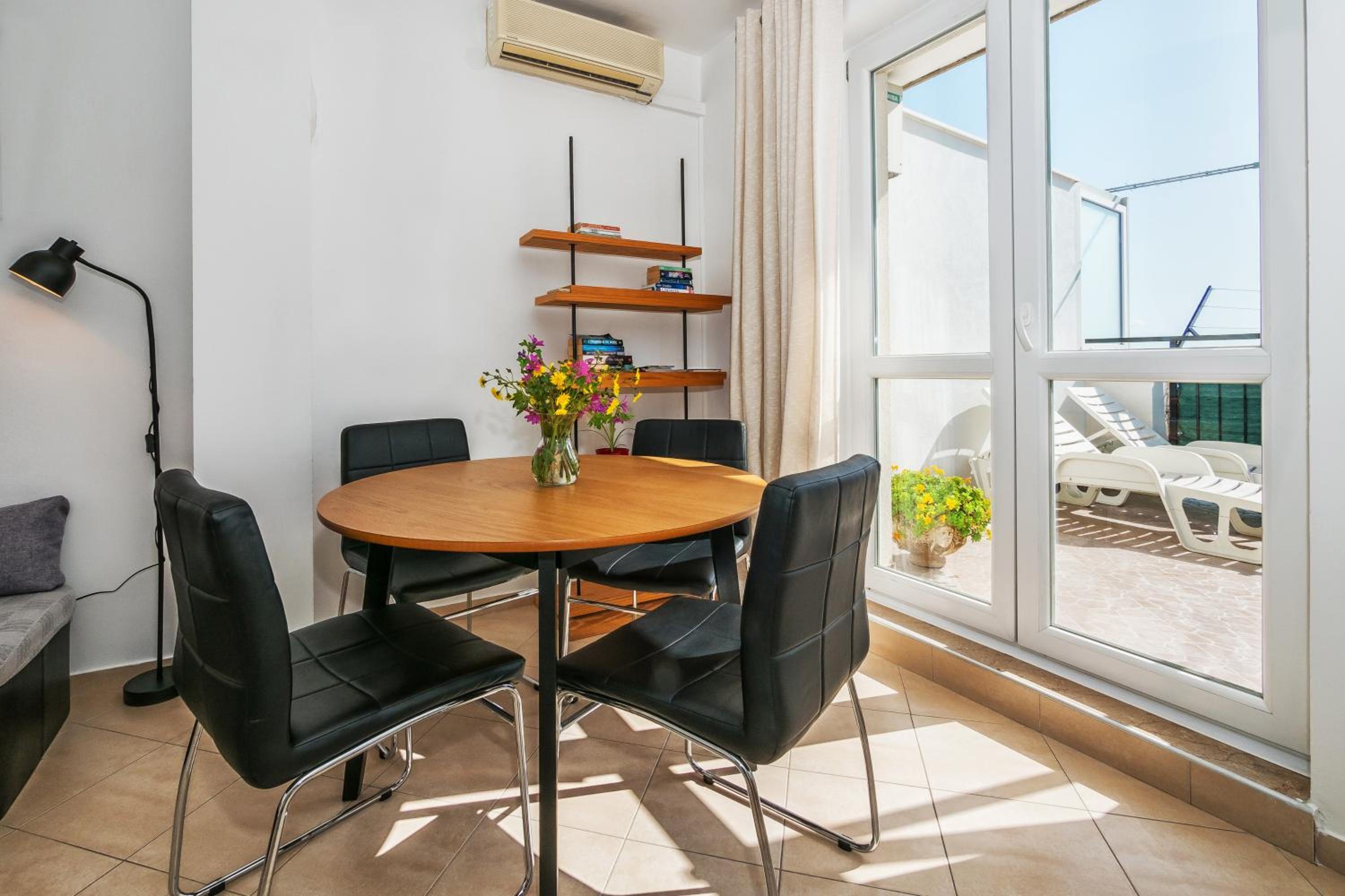 Apartment La Le with big terrace en Split