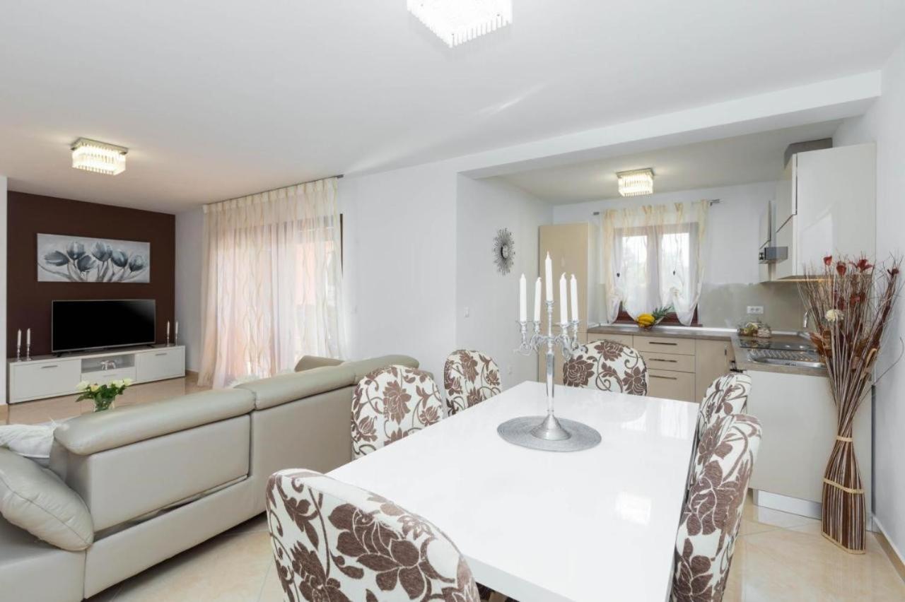 Villa Mirjana with private Pool view 5