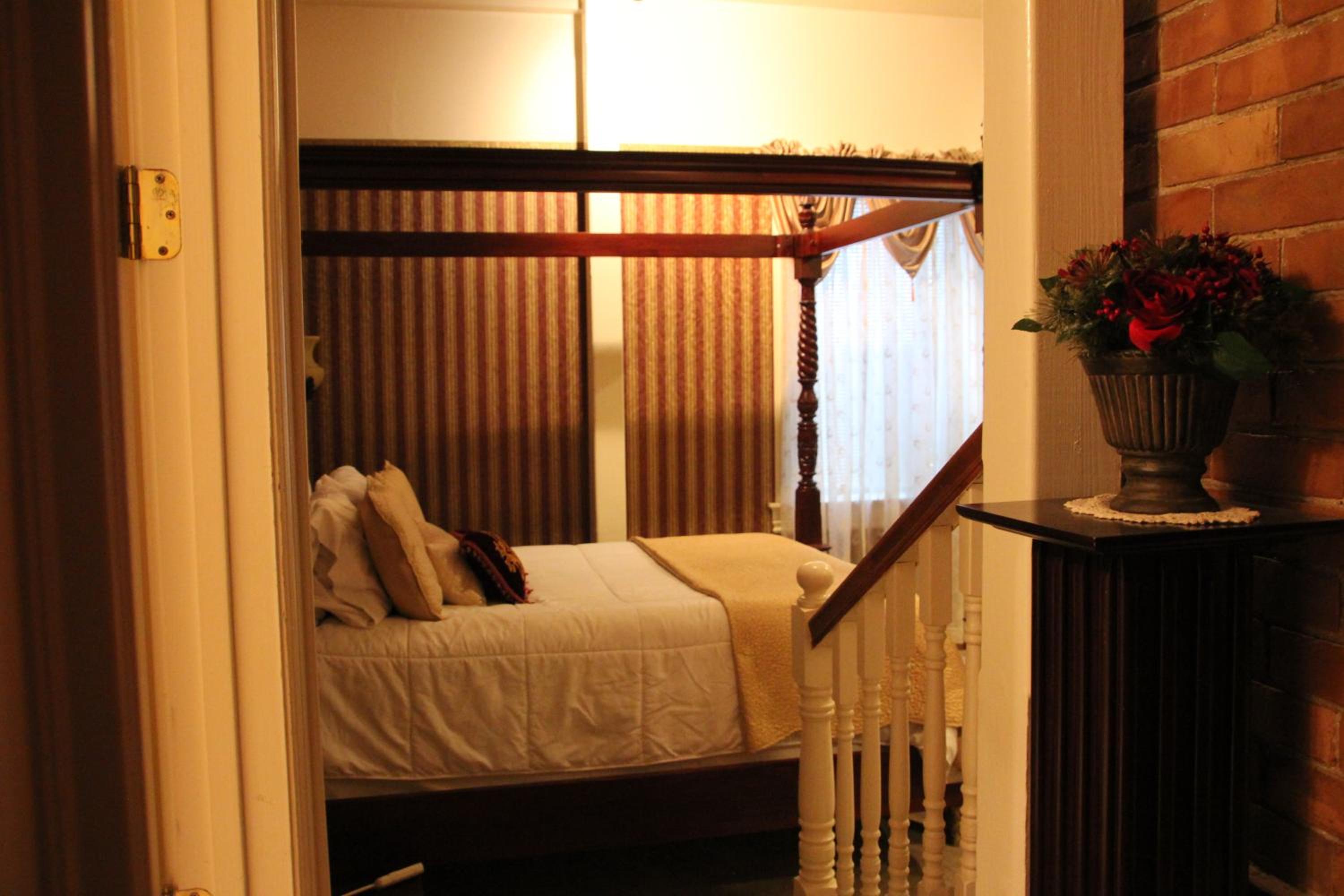 Hines Mansion - Property Image 10