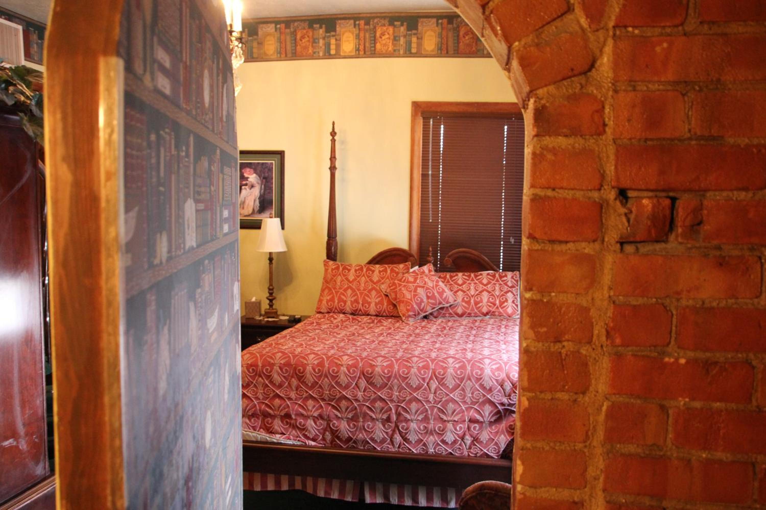 Hines Mansion - Property Image 4