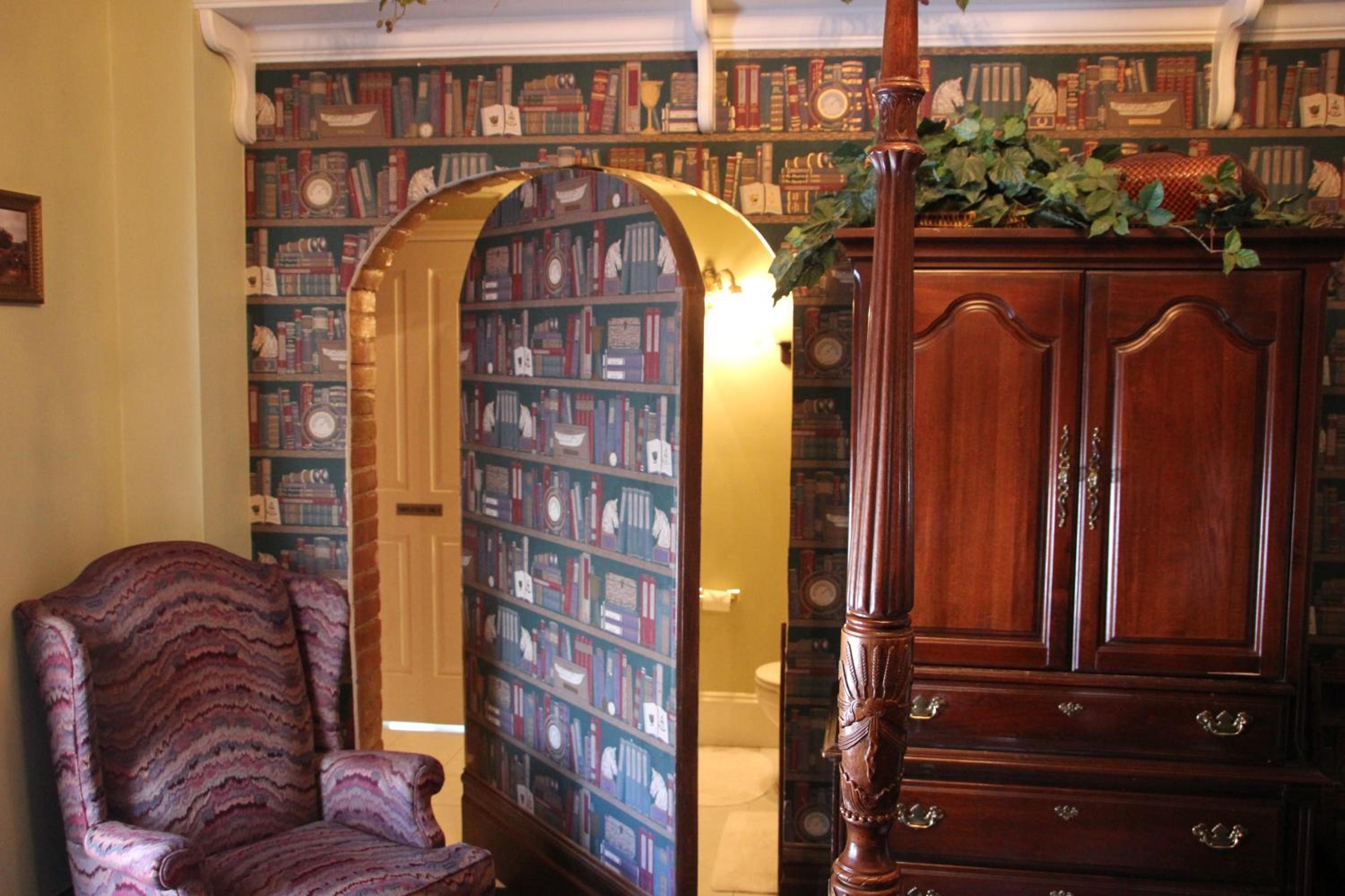 Hines Mansion - Property Image 7