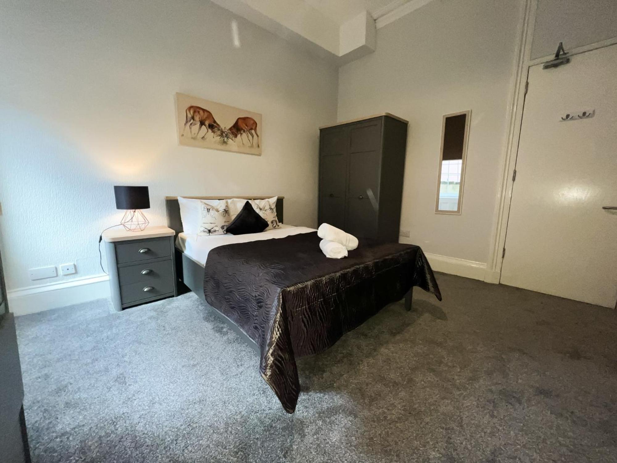 City Centre 5 Bedroom Flat on Sauchiehall Street