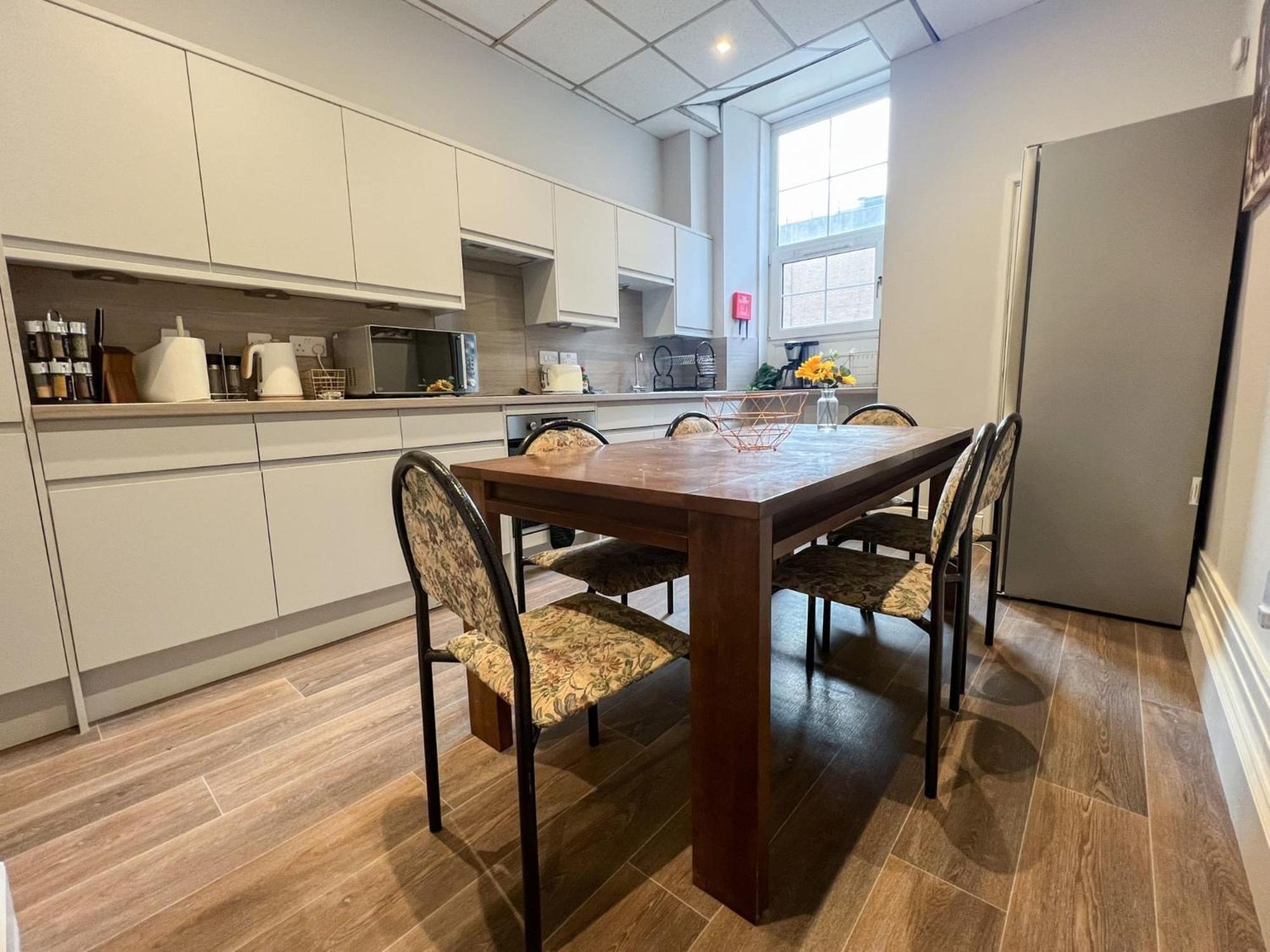 City Centre 5 Bedroom Flat on Sauchiehall Street