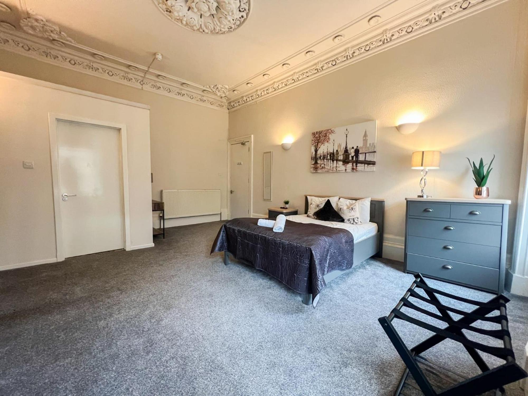 City Centre 5 Bedroom Flat on Sauchiehall Street