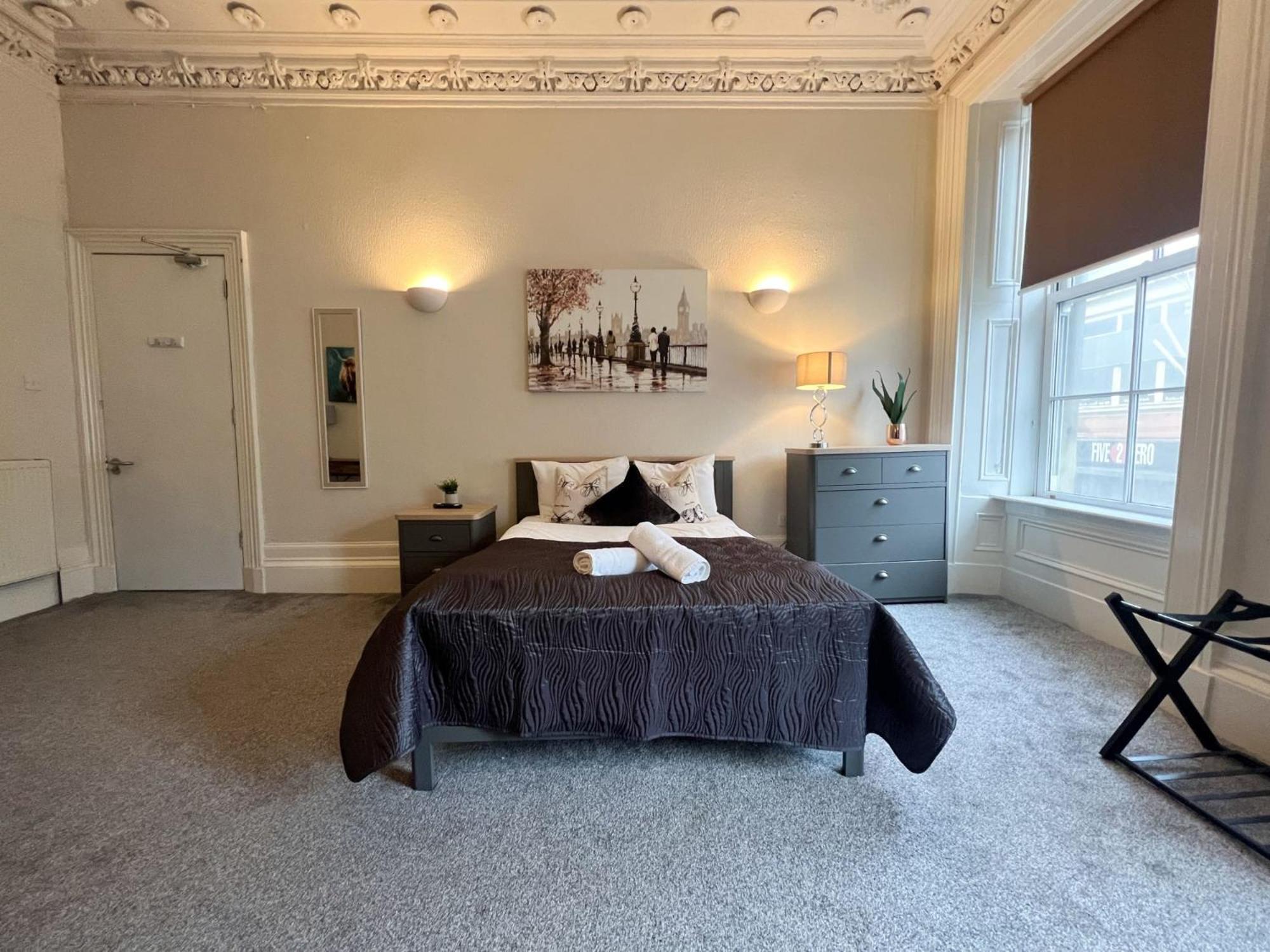 City Centre 5 Bedroom Flat on Sauchiehall Street