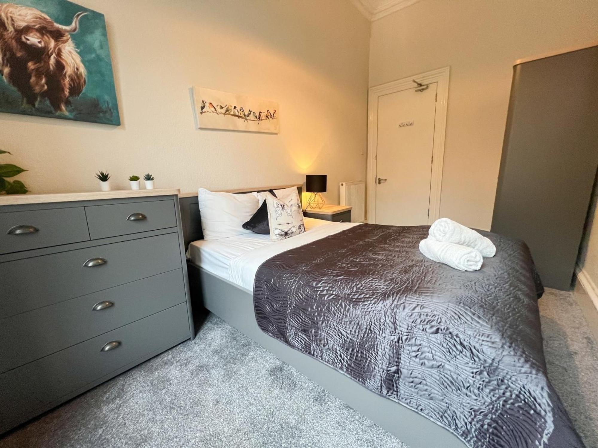City Centre 5 Bedroom Flat on Sauchiehall Street