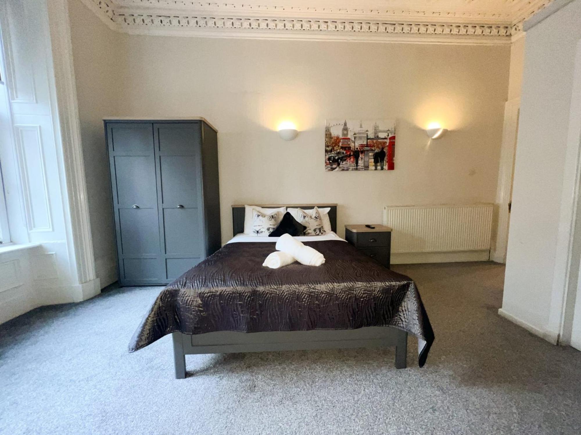 City Centre 5 Bedroom Flat on Sauchiehall Street