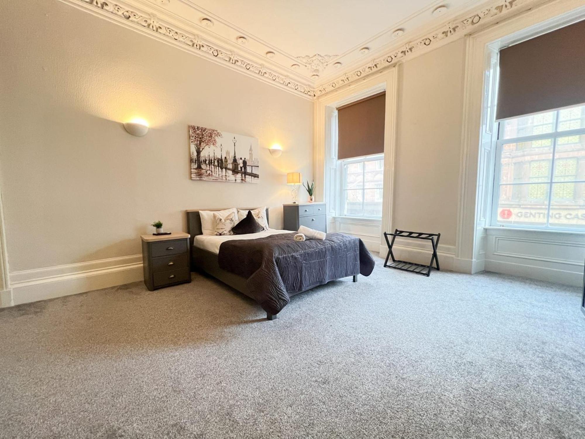 City Centre 5 Bedroom Flat on Sauchiehall Street