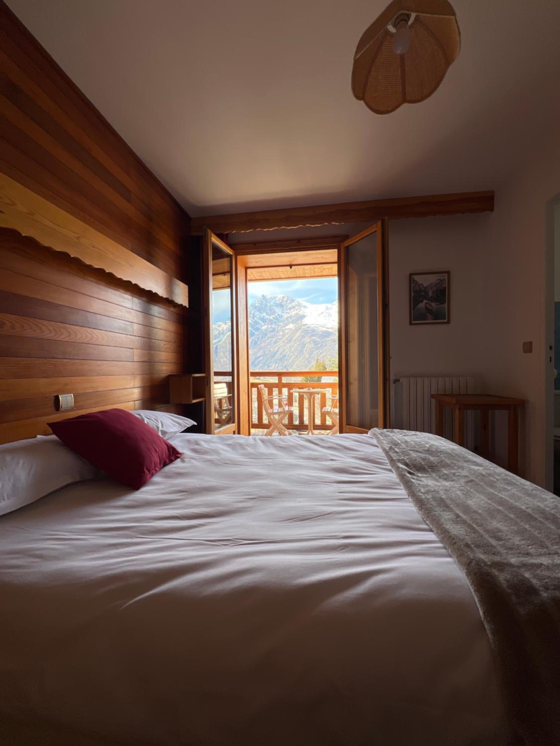 Puy-Saint-Vincent Vacations - Hotel Restaurant La Pendine - Property Image 1