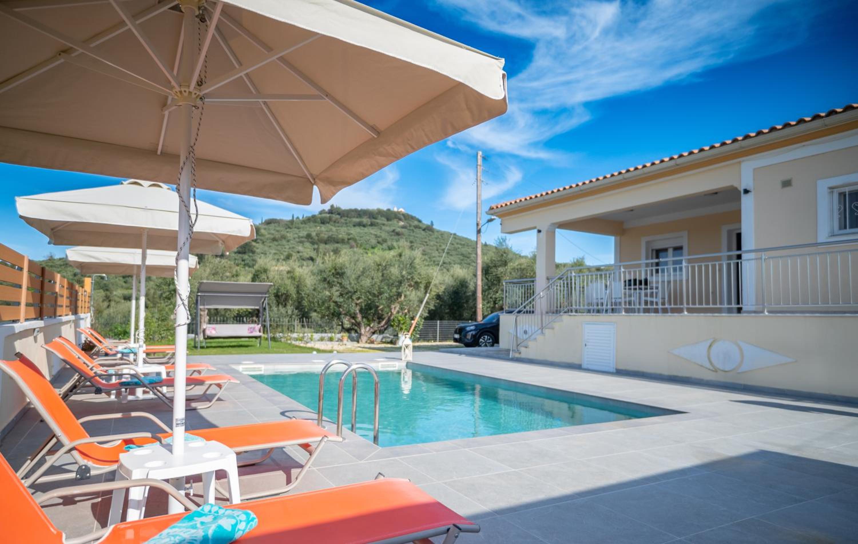 Famozo Hill Private Villa view 4