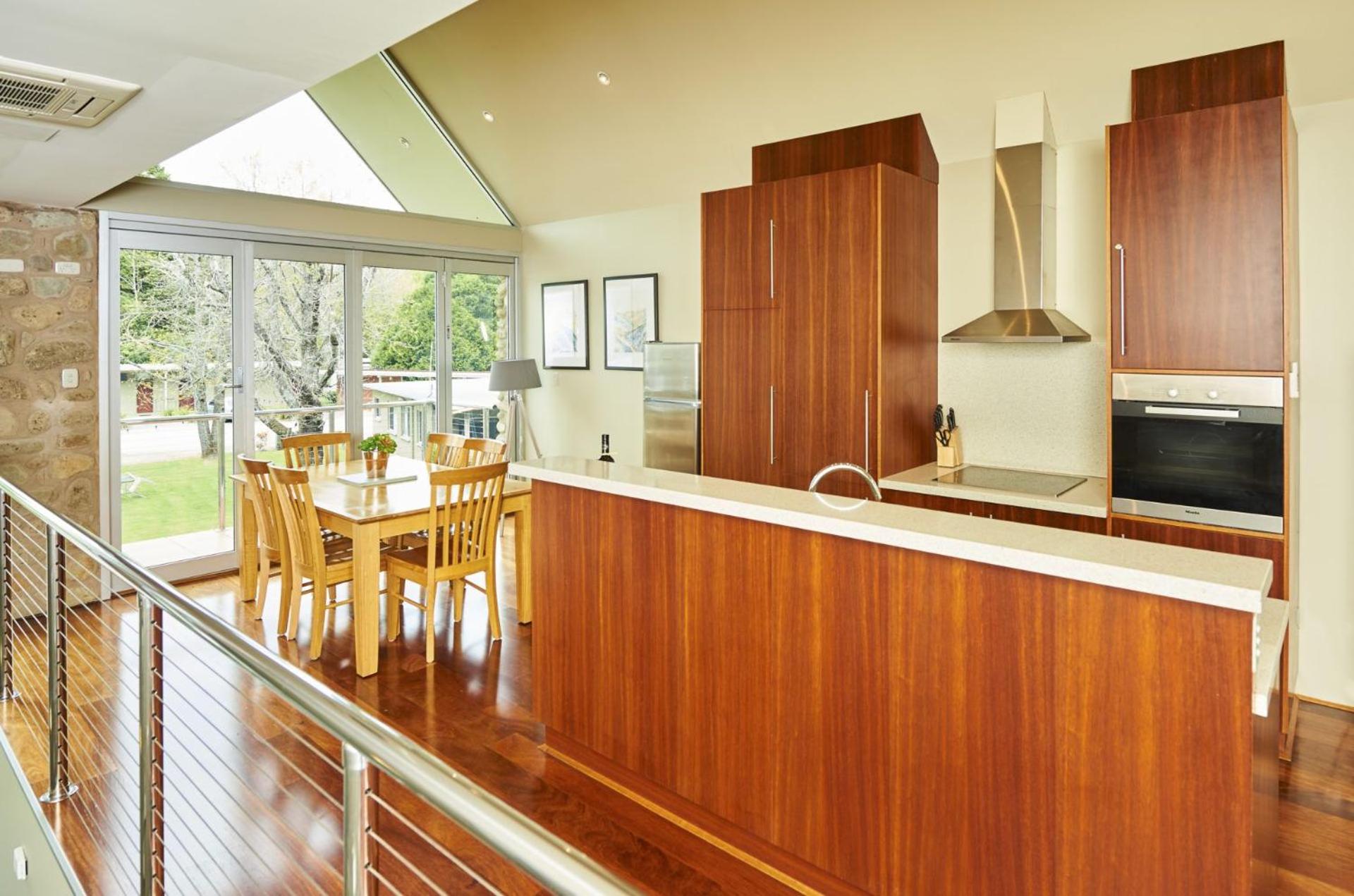 No.6 - Luxury Private Haven in the Heart of Bright