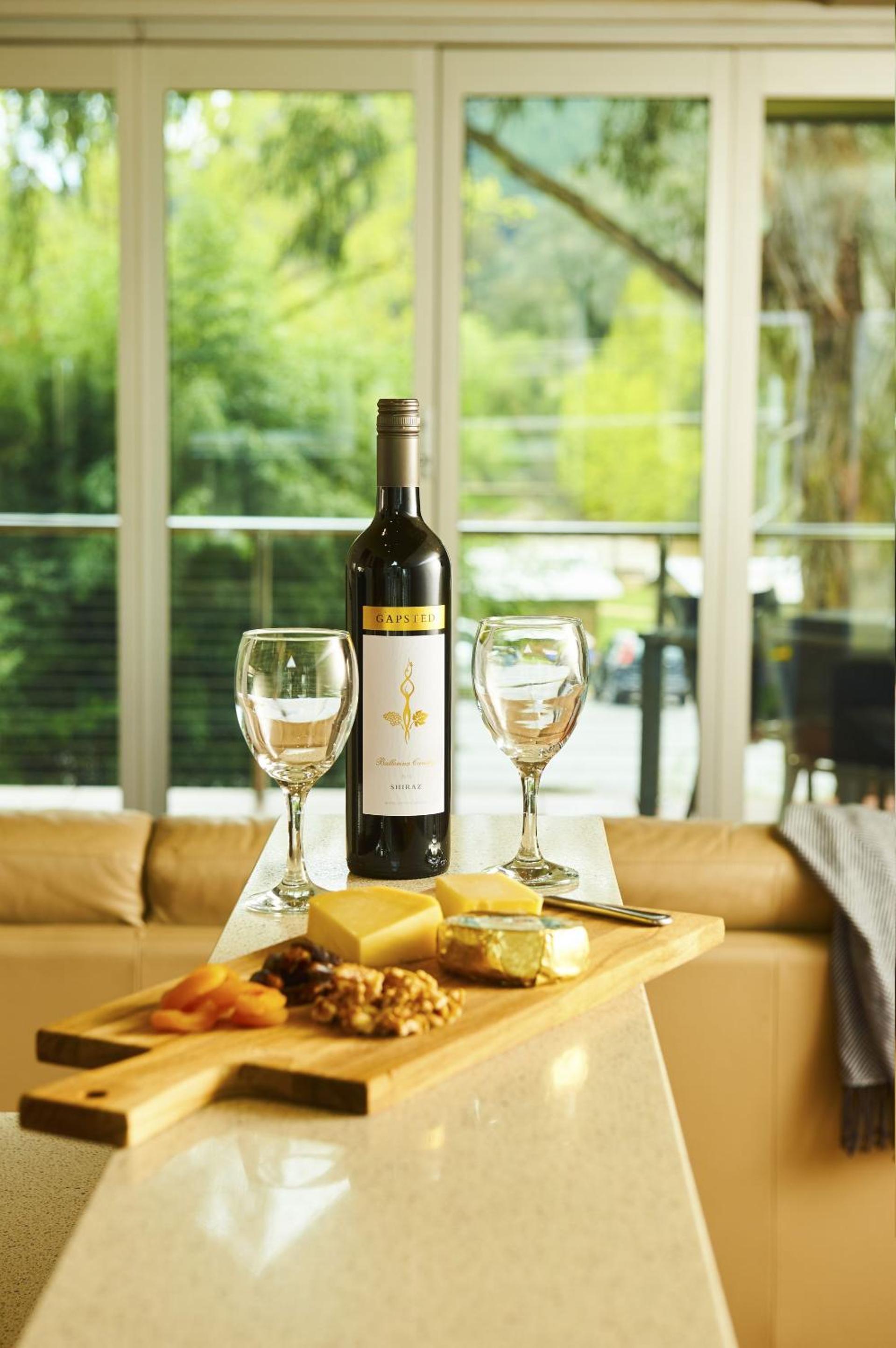 No.6 - Luxury Private Haven in the Heart of Bright
