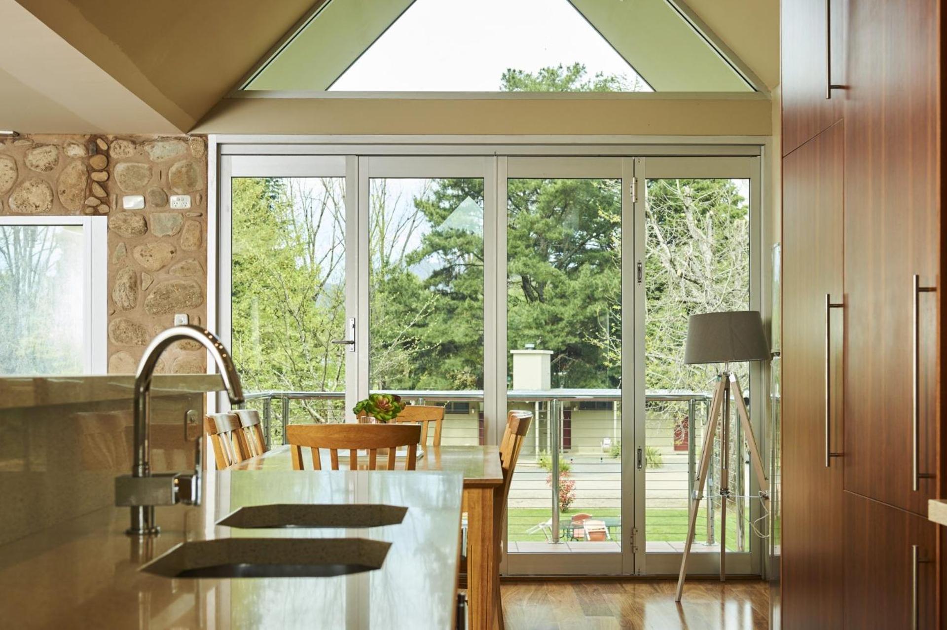 No.6 - Luxury Private Haven in the Heart of Bright
