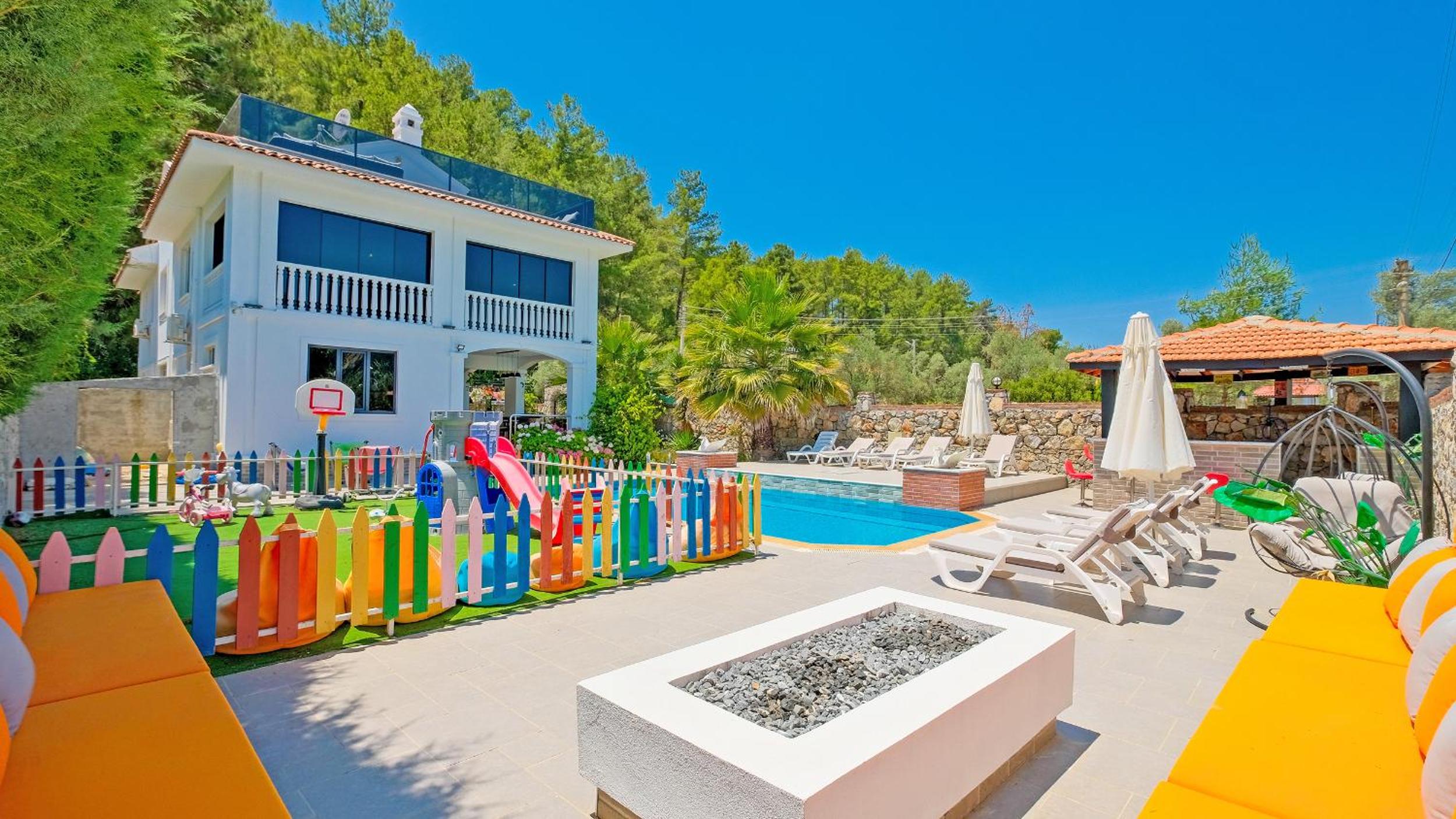 Villa Xclusive
