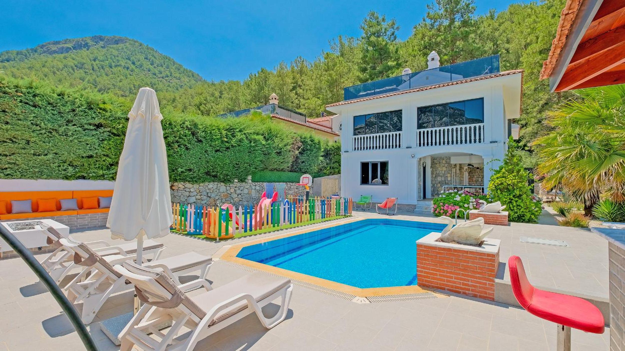 Villa Xclusive