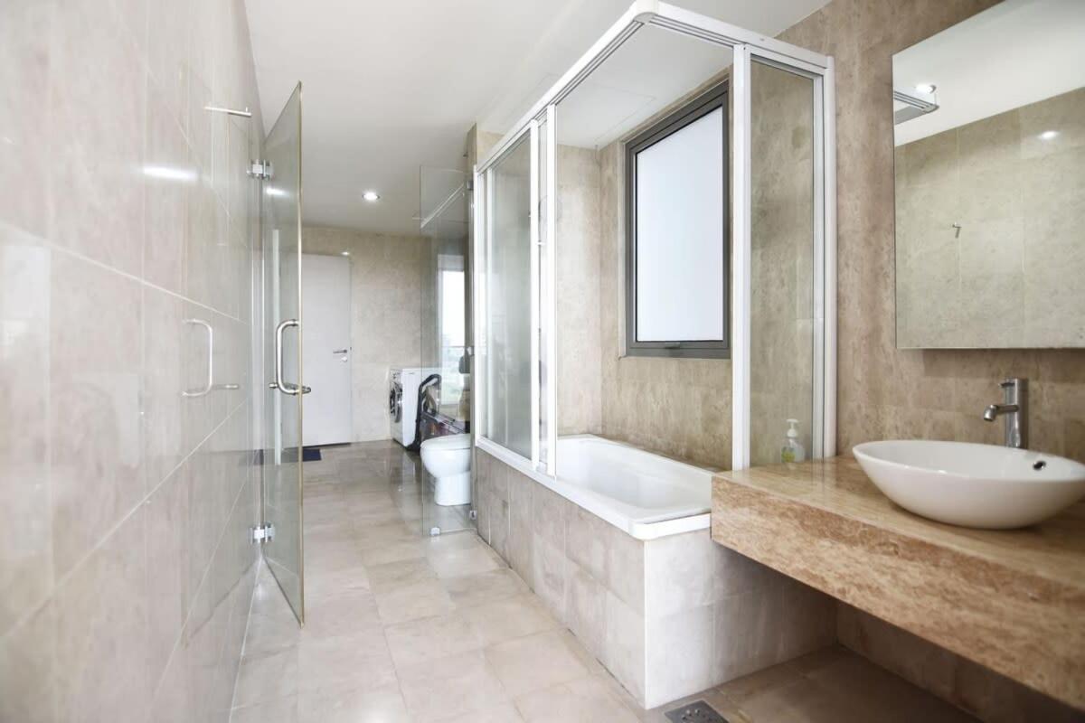 COZY 2BR Fairlane Residences Next To Lot 10