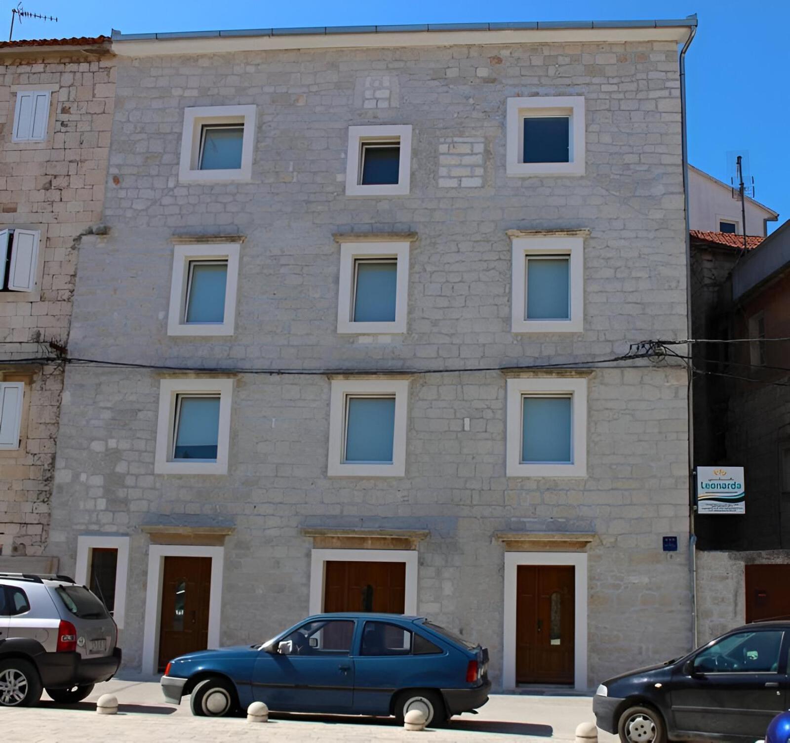 Apartments Leonarda view 3