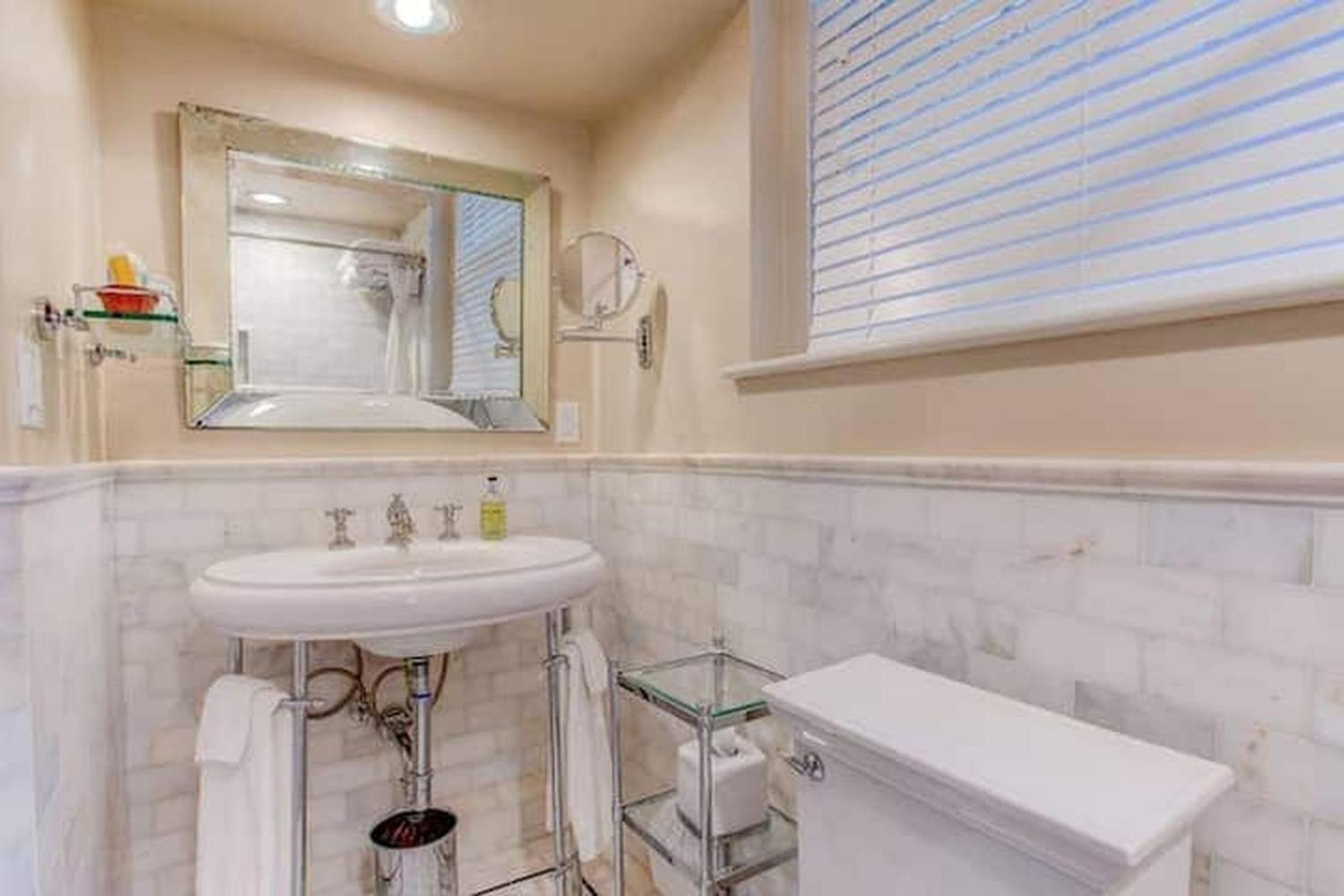 Portland's White House Carriage House view 4