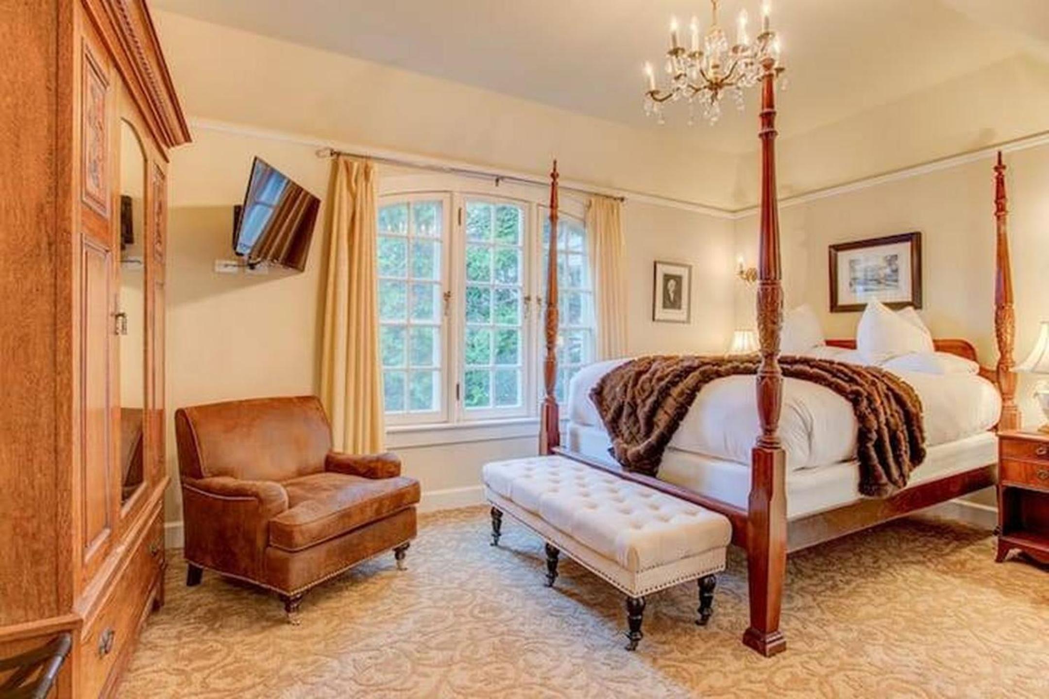 Portland's White House Carriage House view 5