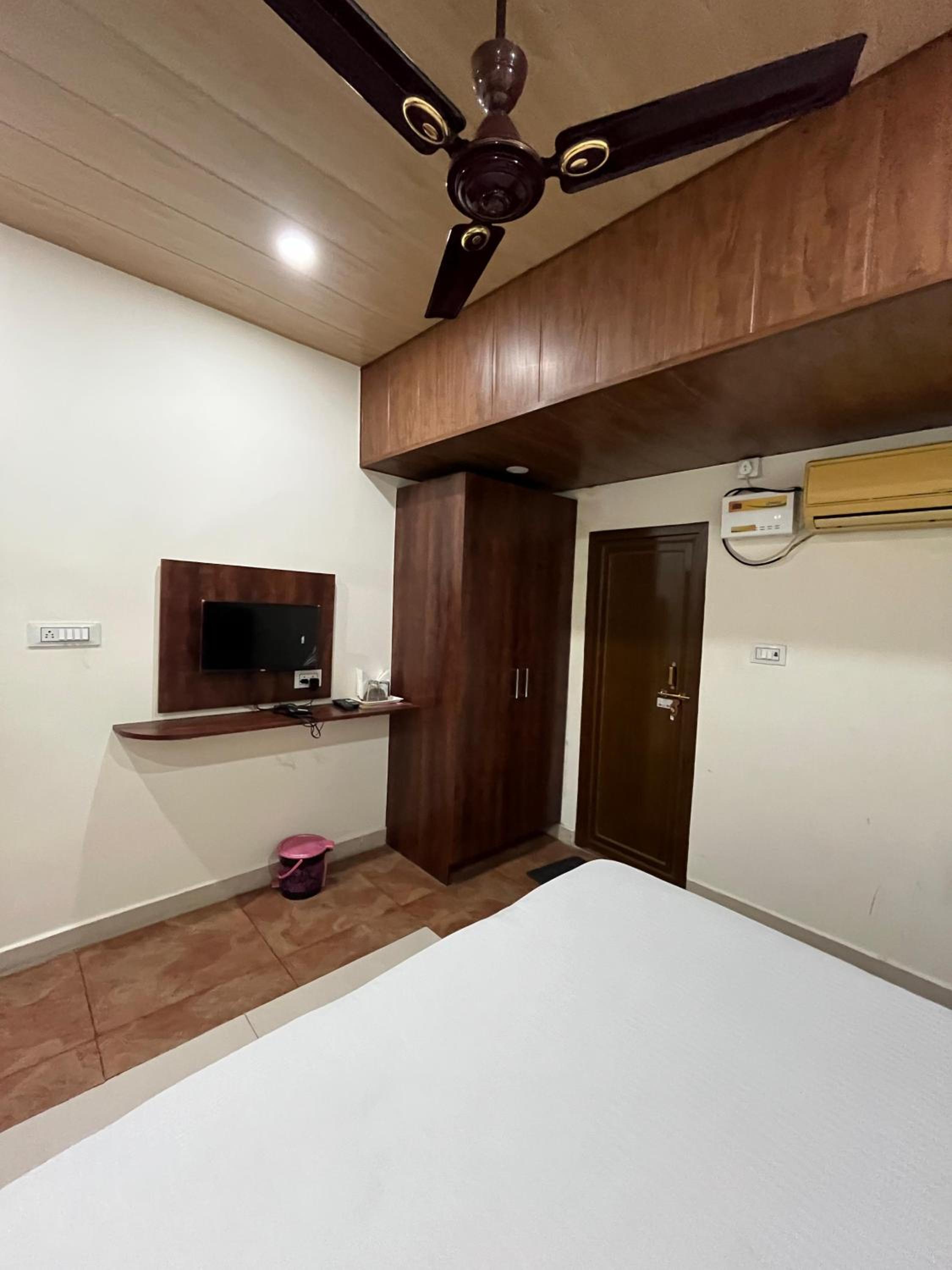 HOTEL VAANI CONTINENTAL