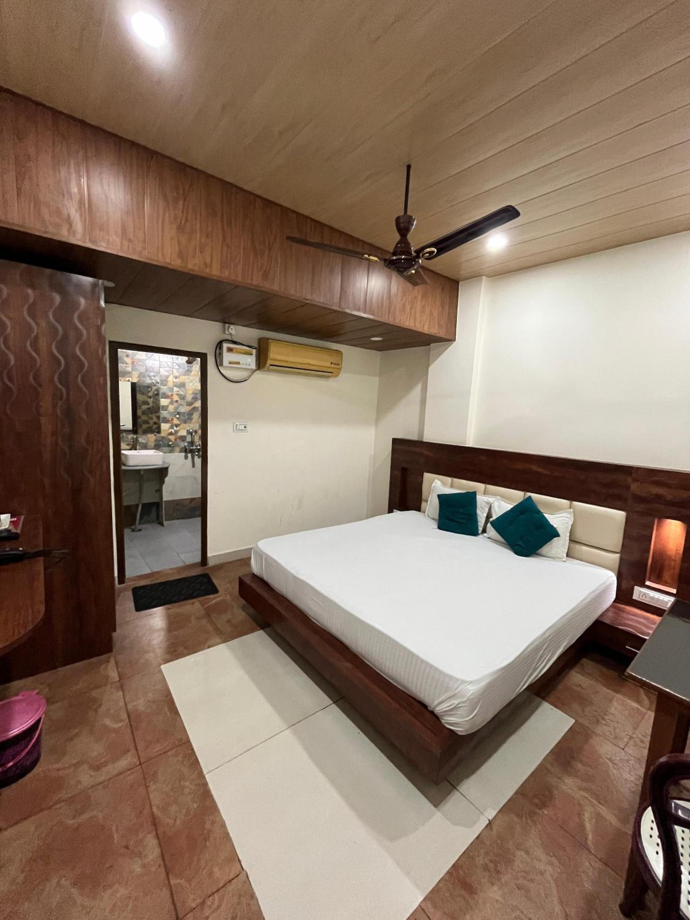 HOTEL VAANI CONTINENTAL