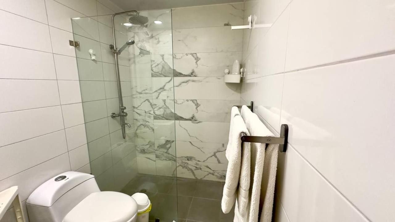 Bello apartamento en Evaristo Morales, 1 BR view 3