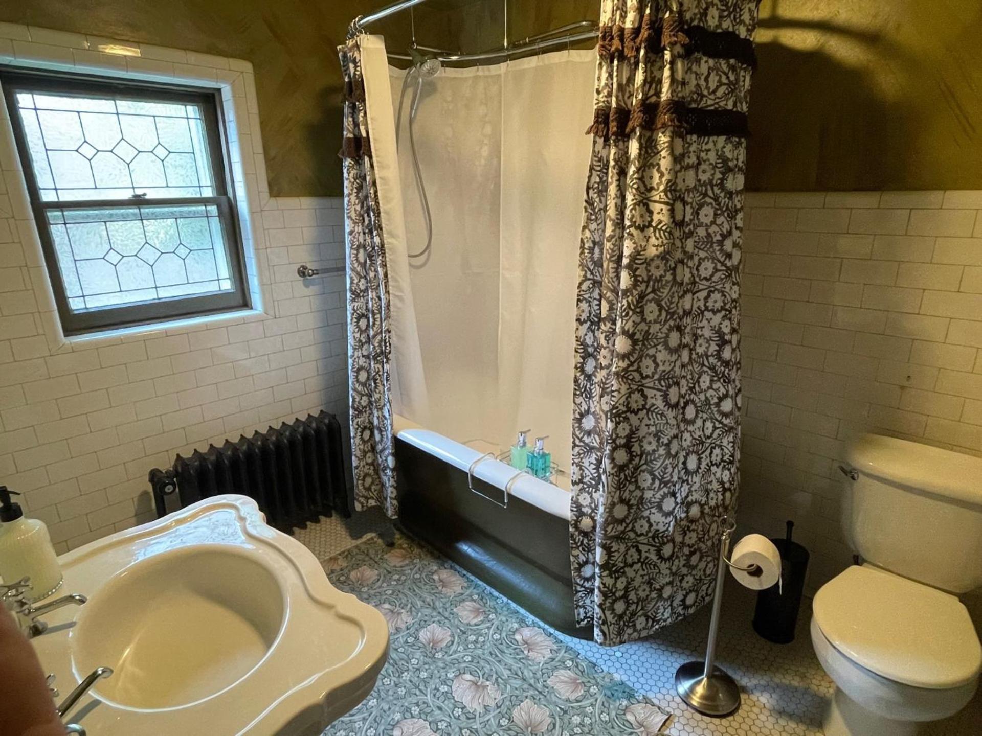 Buffalo Vacations - Oscar's Inn - Property Image 5