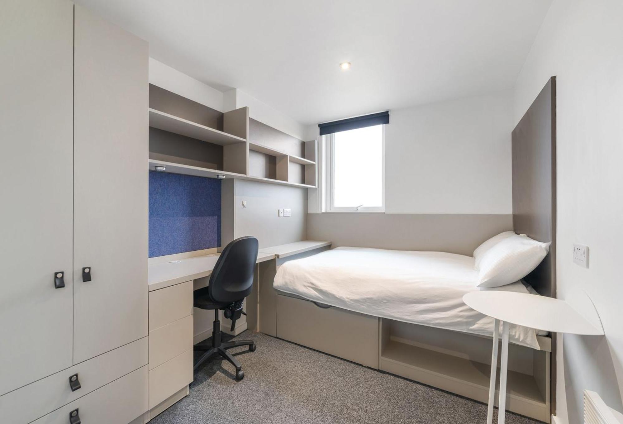 Private Bedrooms with Shared Kitchen and Living Area at Canvas City Point in Coventry view 2