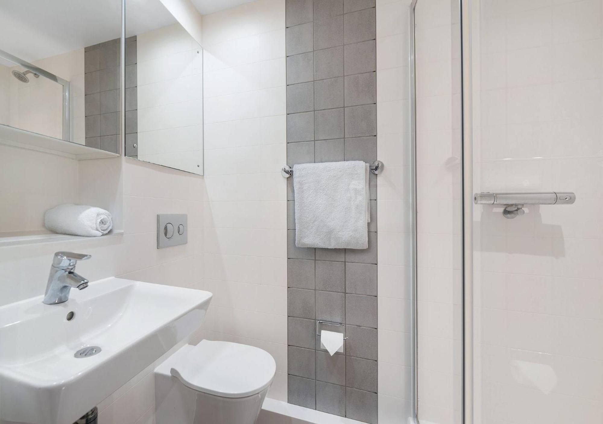 Private Bedrooms with Shared Kitchen and Living Area at Canvas City Point in Coventry view 5