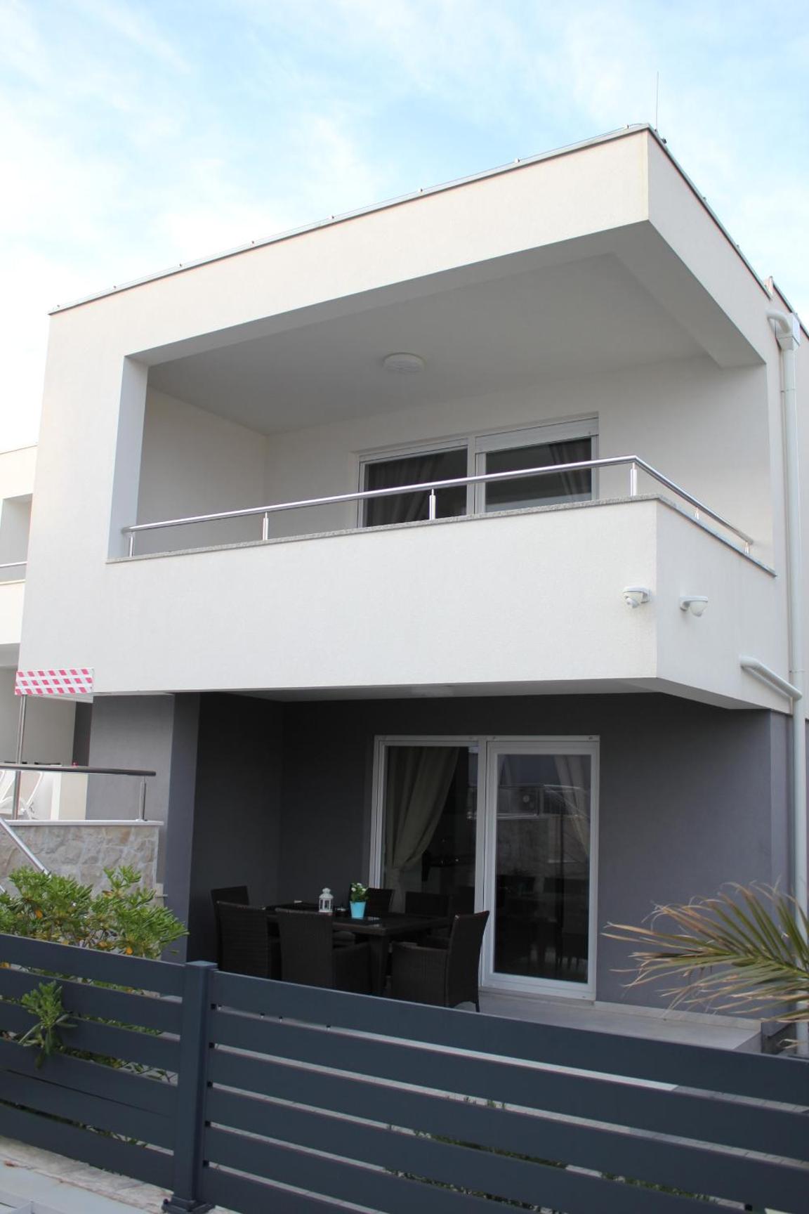 Villa Lumada Pool Apartments view 2