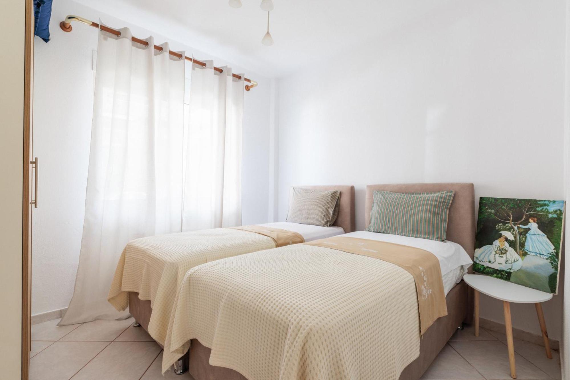 Apartment next to the Sea view 4
