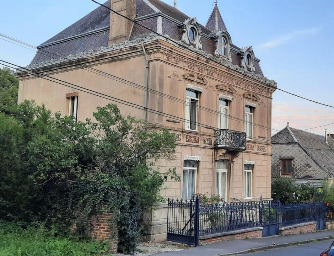 Le Petit Chateau