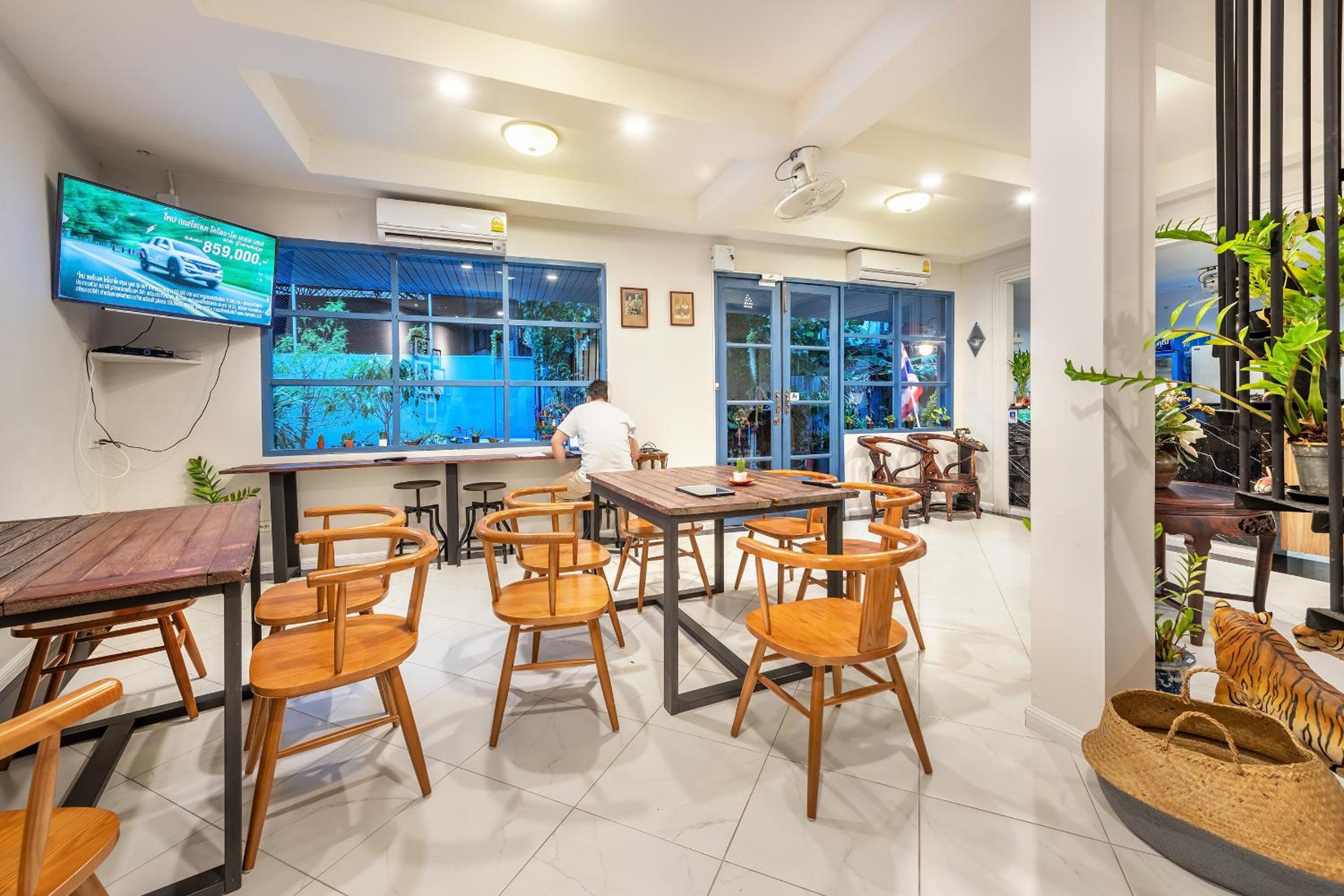 Visut House Hostel