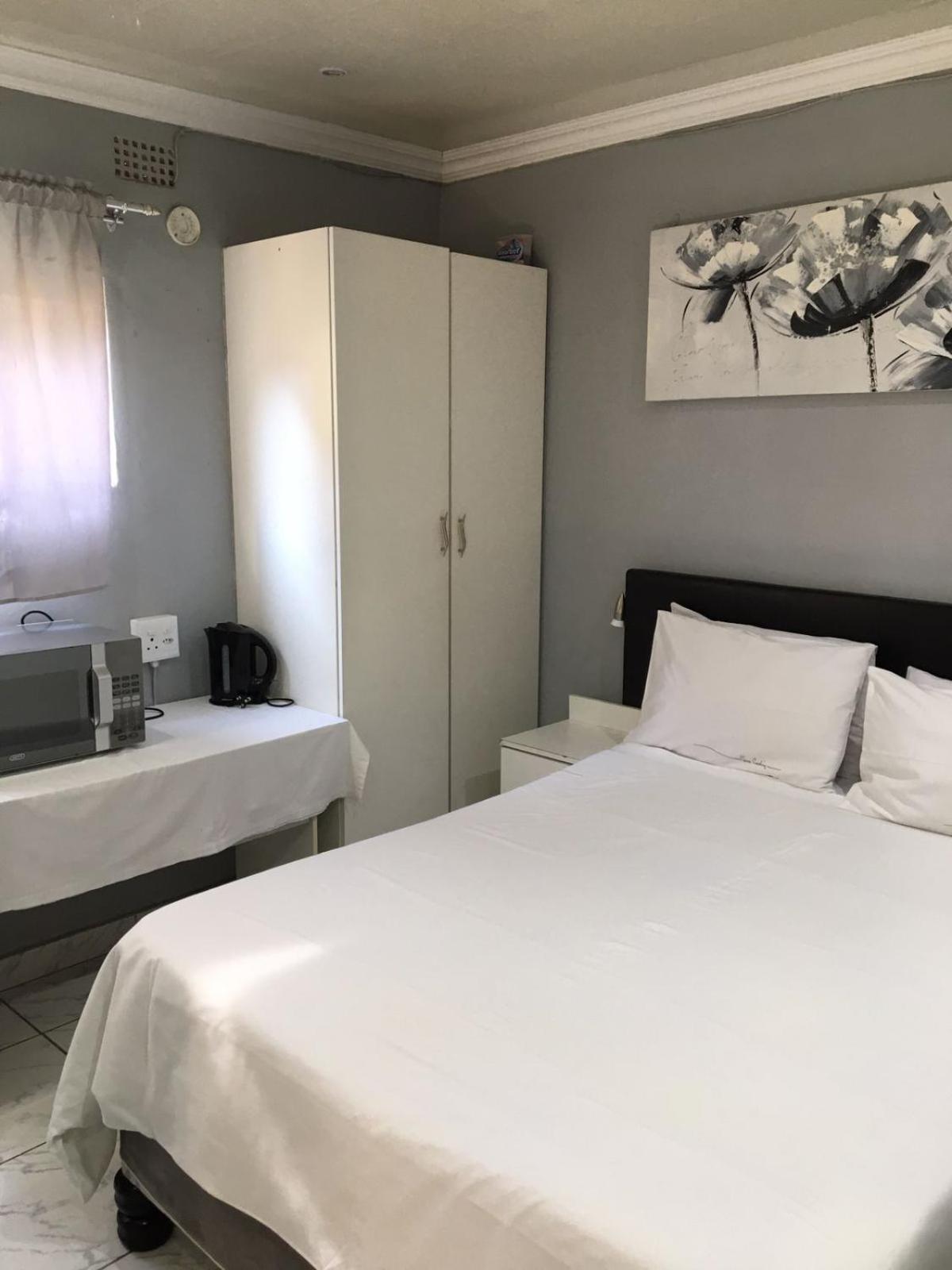 Iqhayiya Guest House view 3
