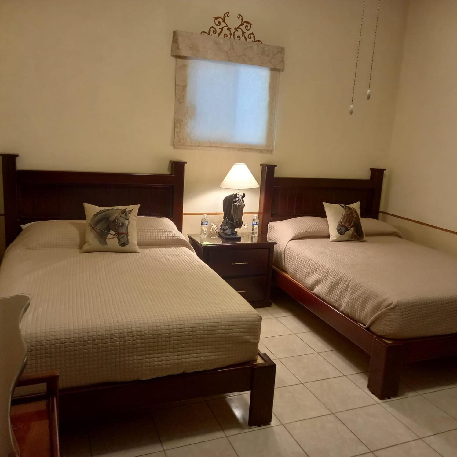 Hotel Roselyn - Image 1