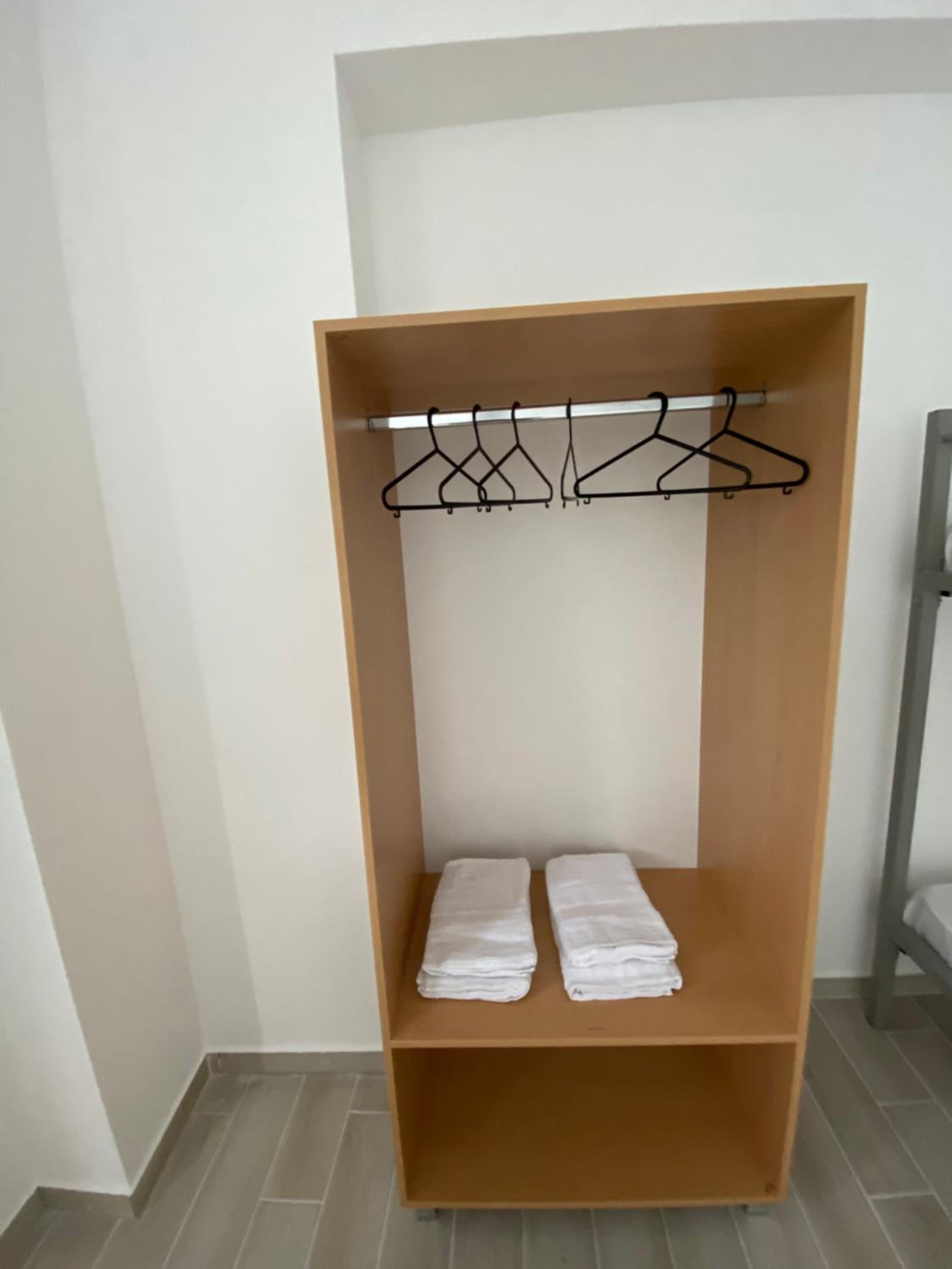 Eleni's Holiday Rooms