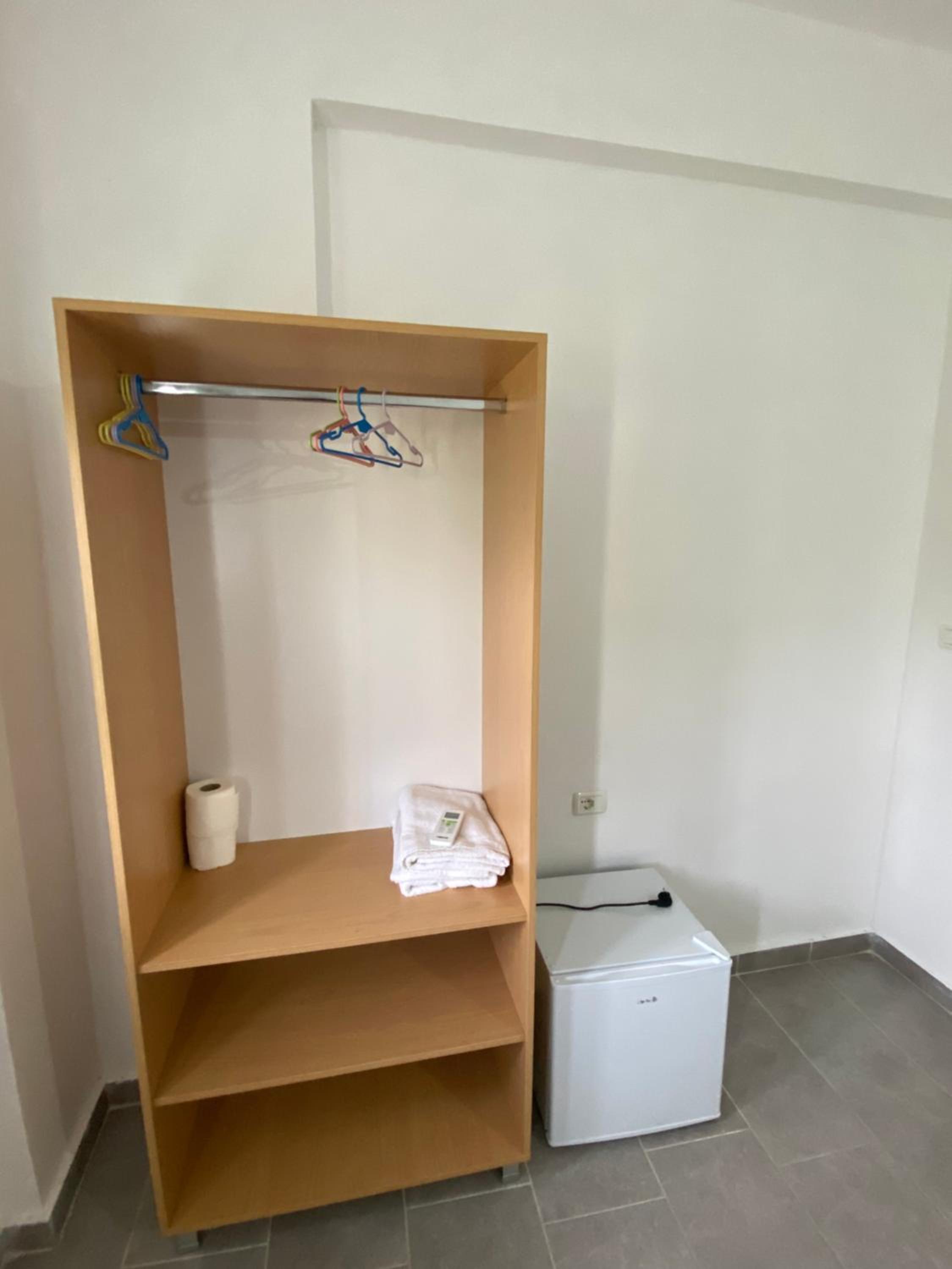Eleni's Holiday Rooms