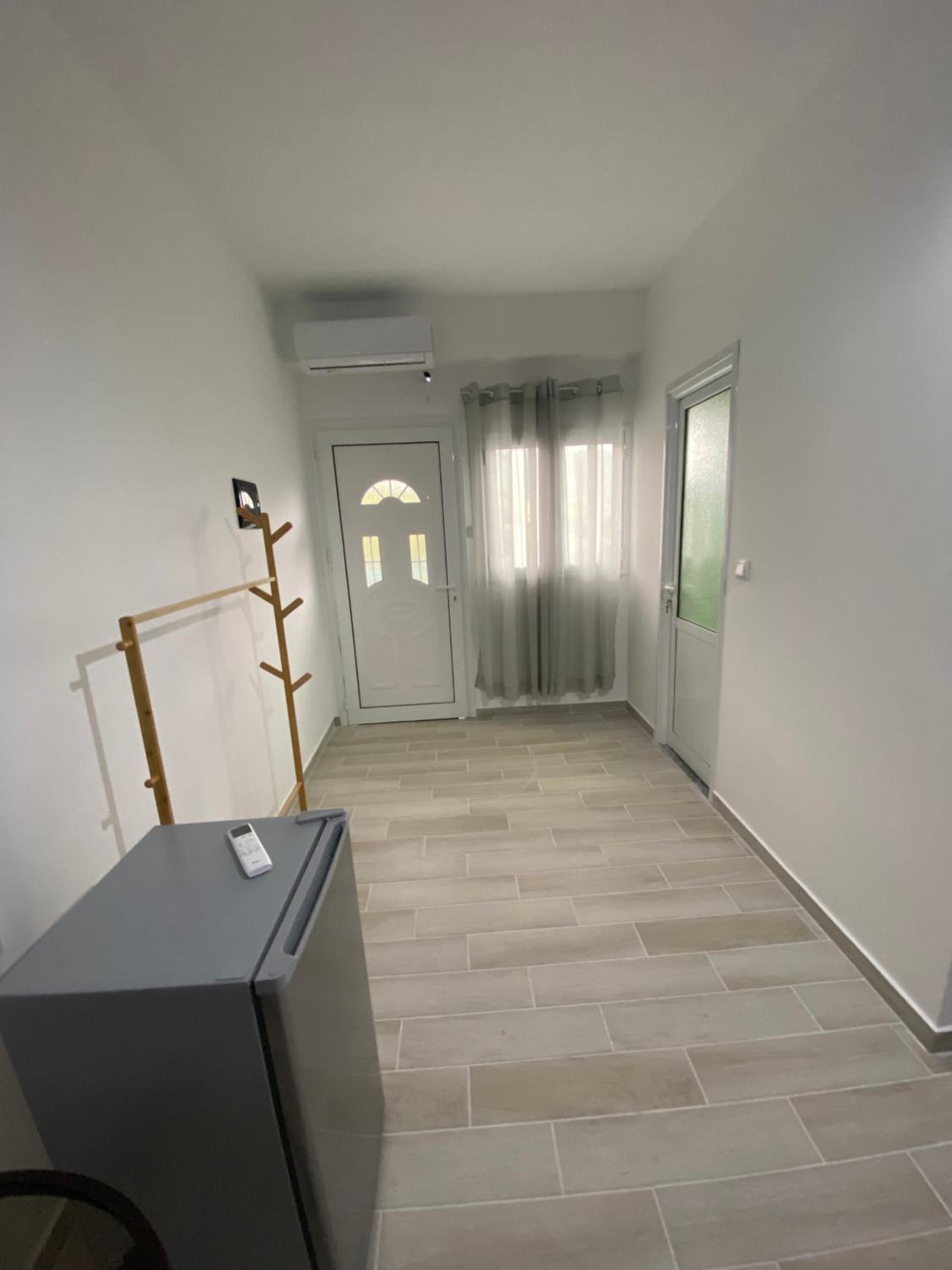 Eleni's Holiday Rooms
