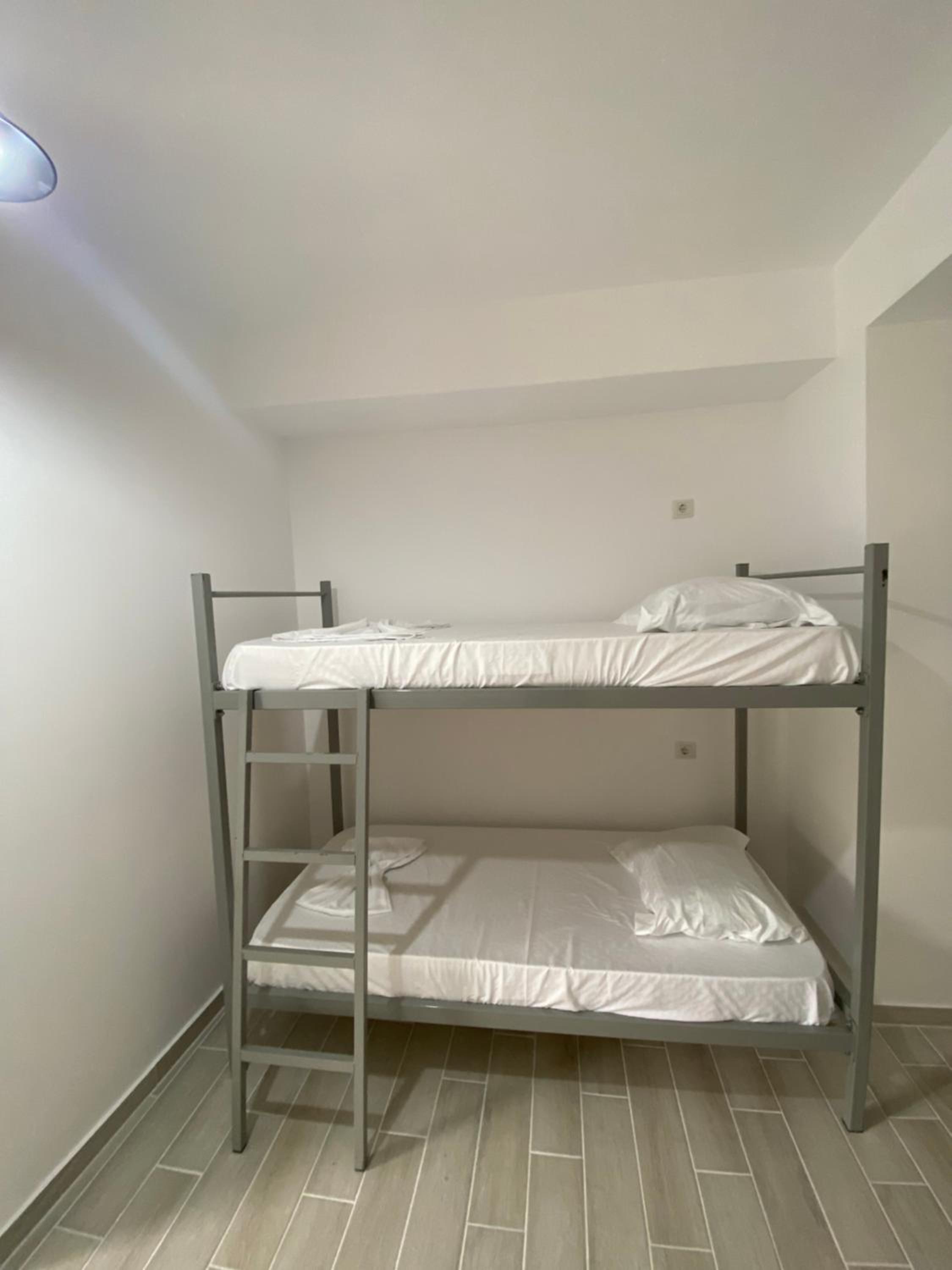 Eleni's Holiday Rooms